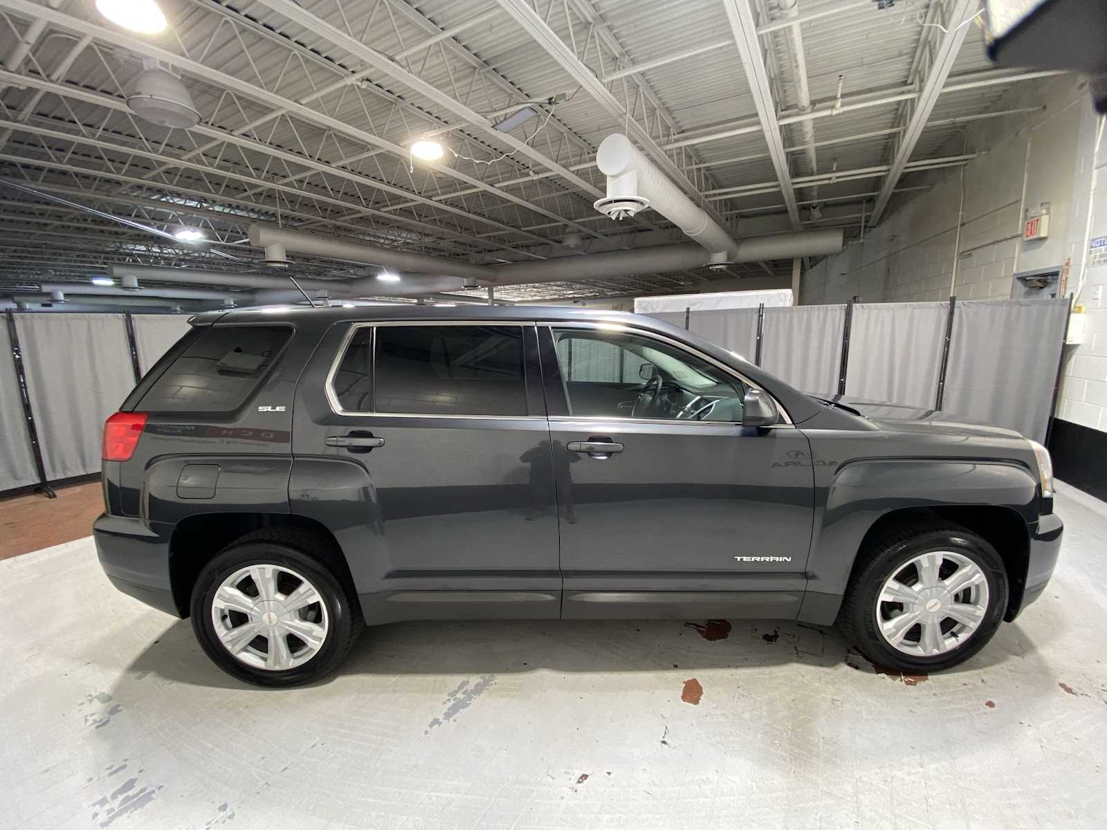 Thumbnail: 2017 GMC Terrain - 27