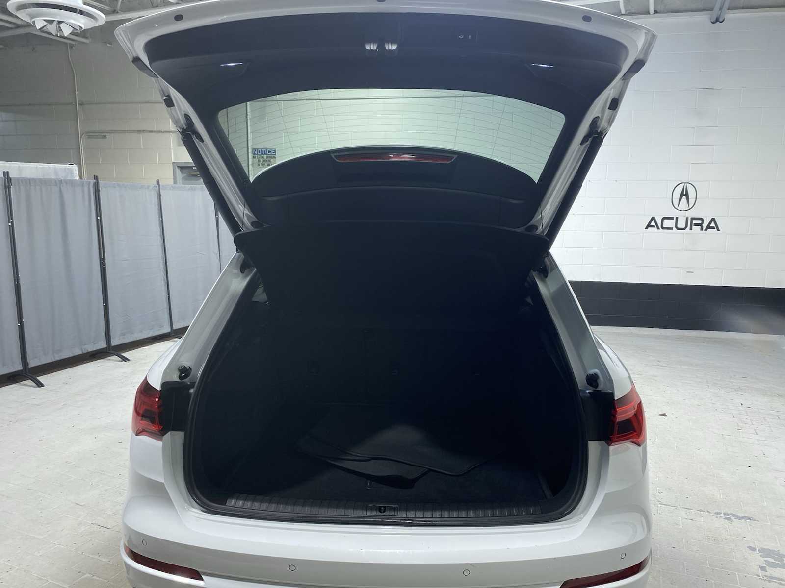 Thumbnail: 2019 Audi Q3 - 19