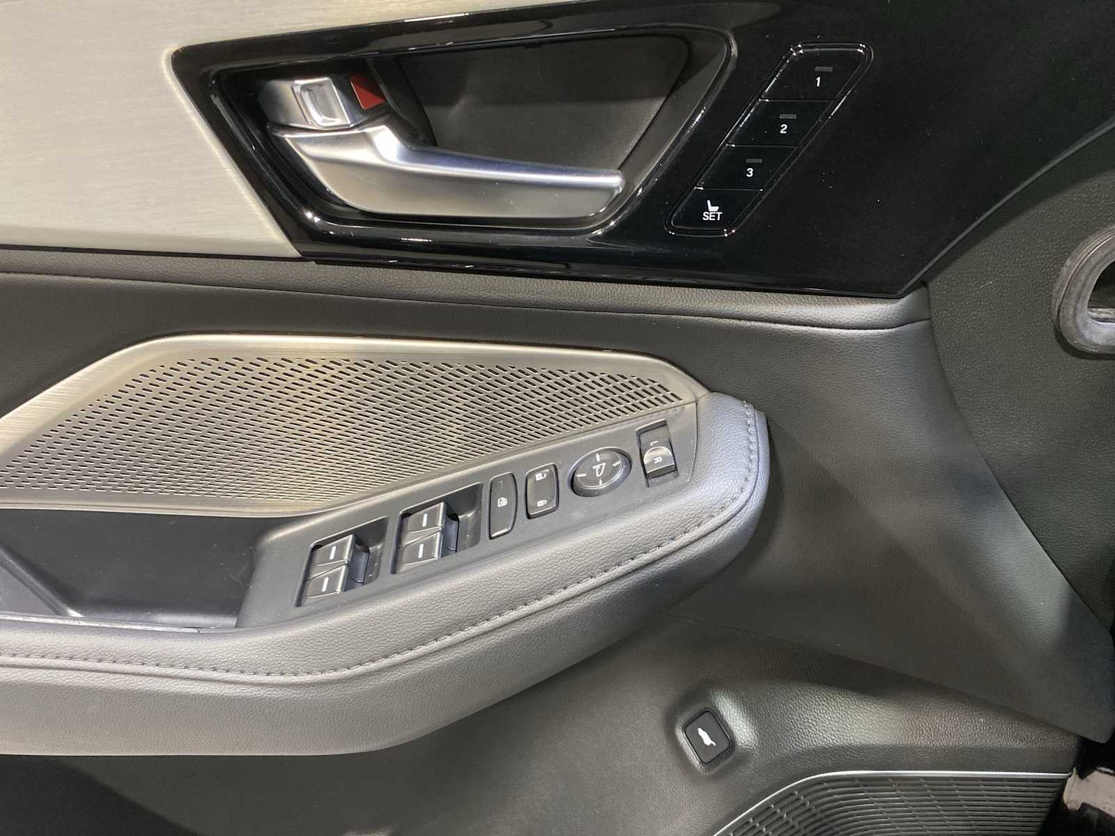 Thumbnail: 2023 Acura MDX - 23