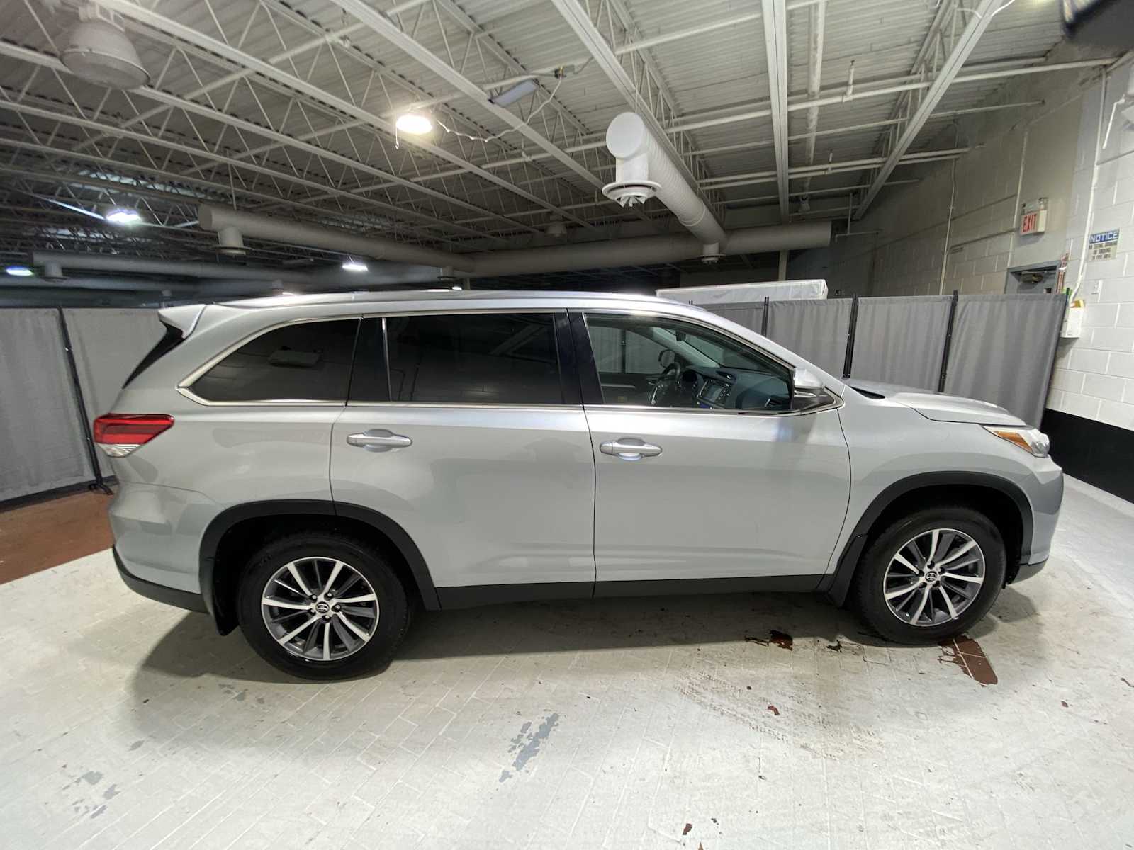 Thumbnail: 2019 Toyota Highlander - 27
