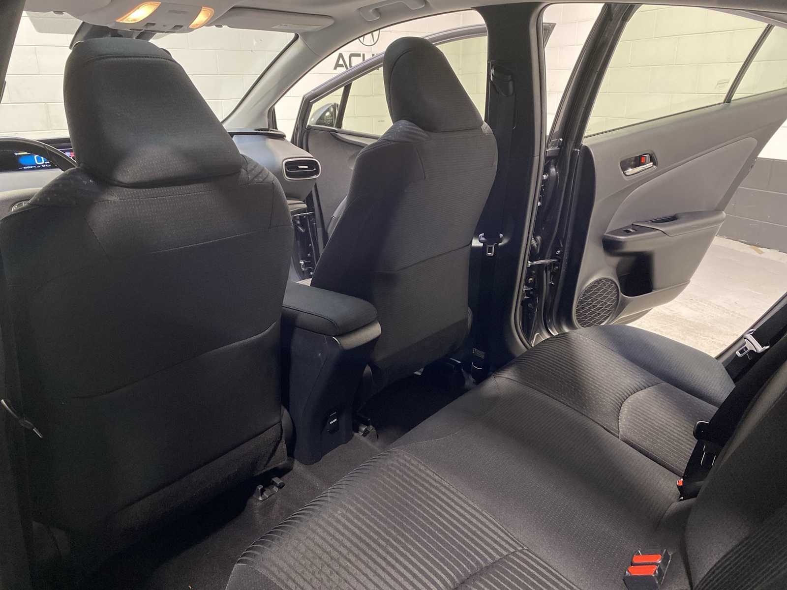 2017 Toyota Prius Three 12