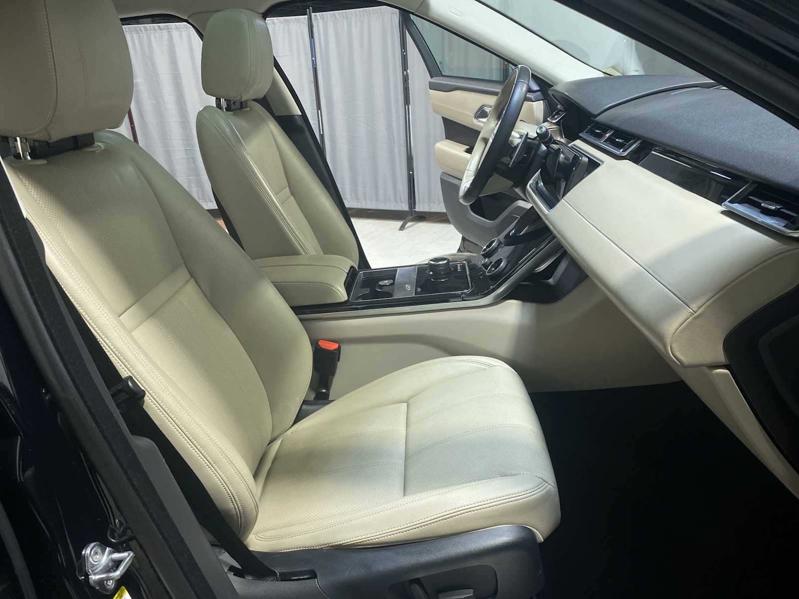 Thumbnail: 2018 Land Rover Range Rover Velar - 14