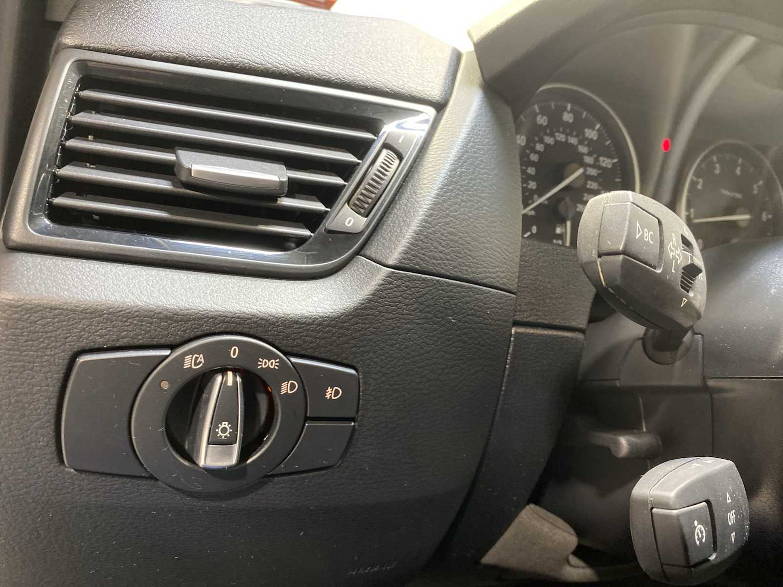 Thumbnail: 2014 BMW X1 - 24