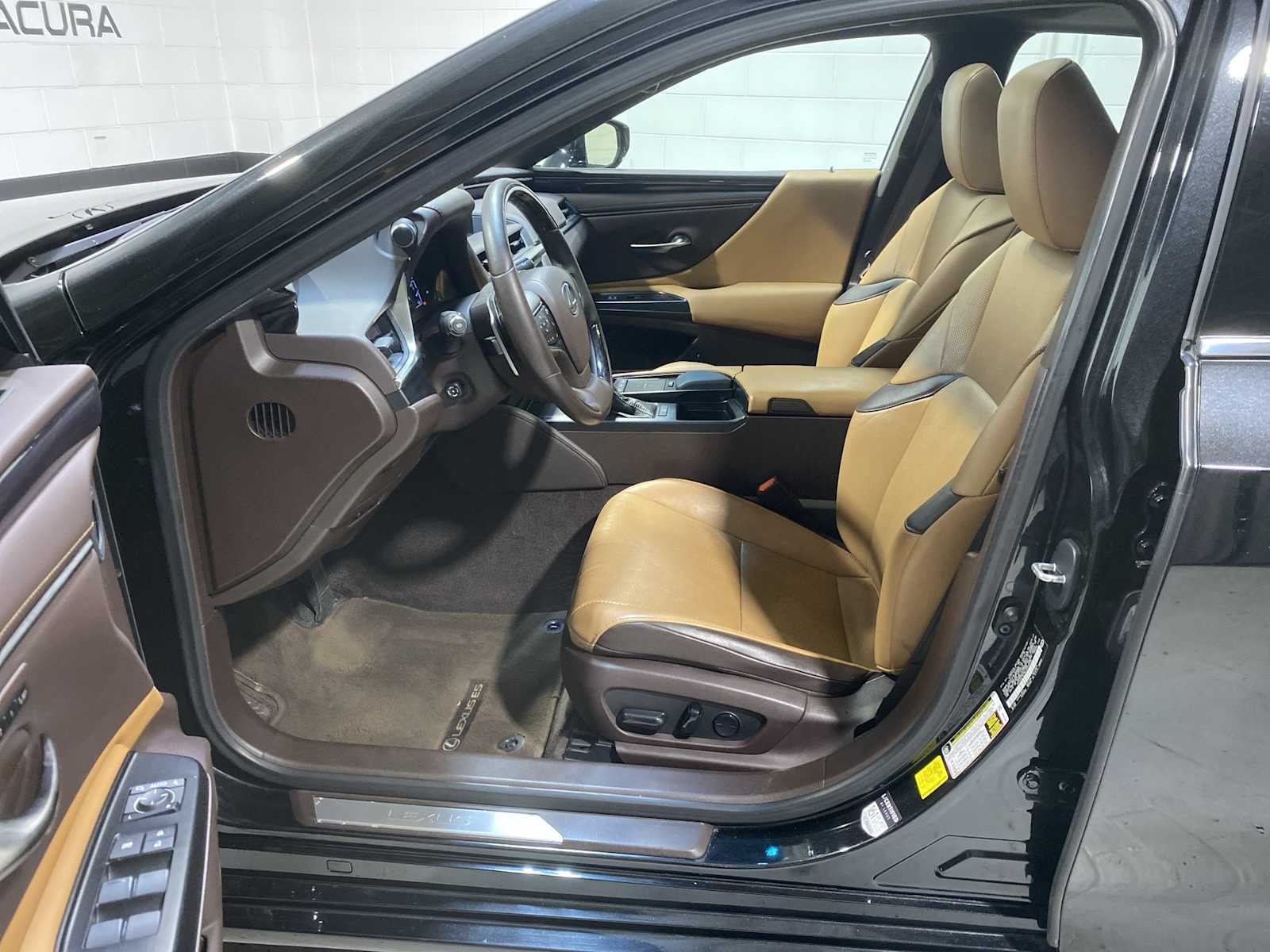 Thumbnail: 2020 Lexus ES - 2