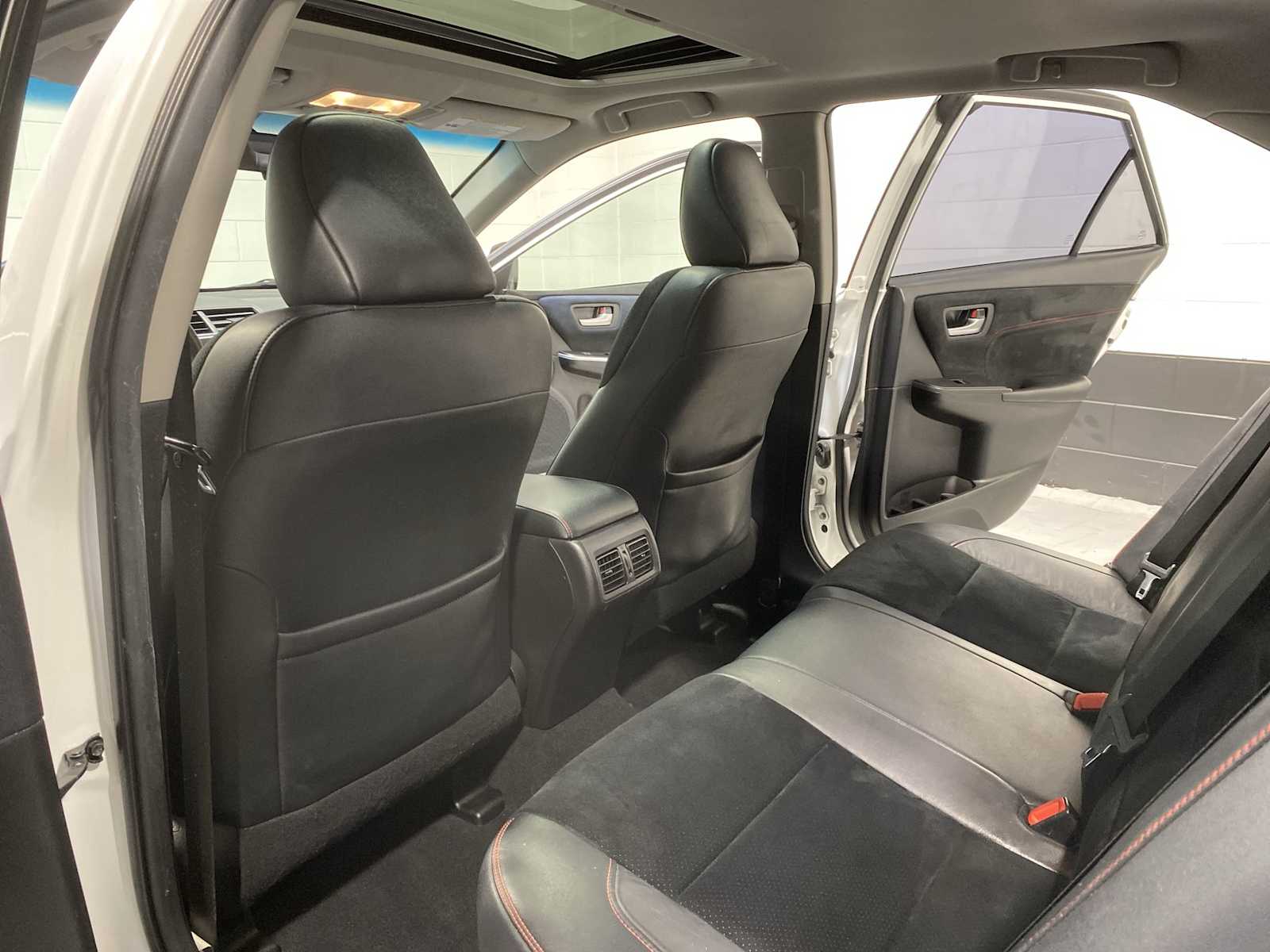 Thumbnail: 2015 Toyota Camry - 12