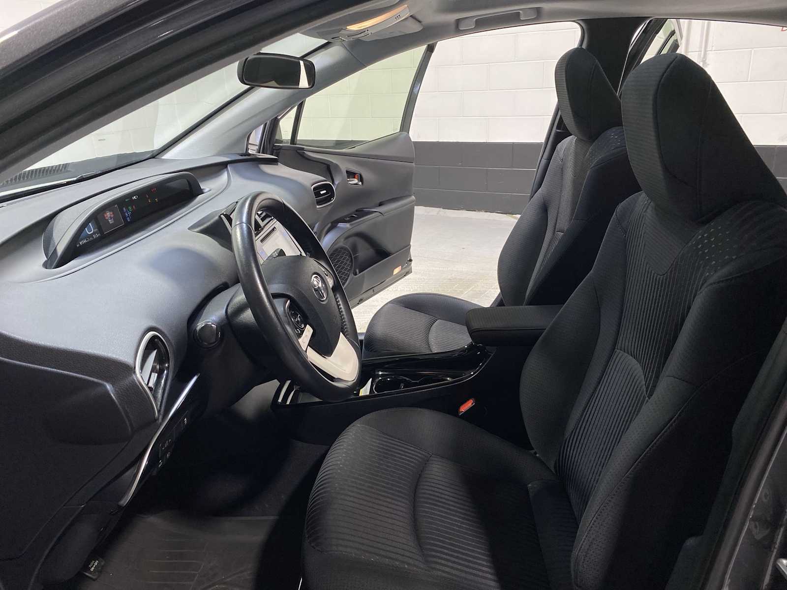 2017 Toyota Prius Three 11
