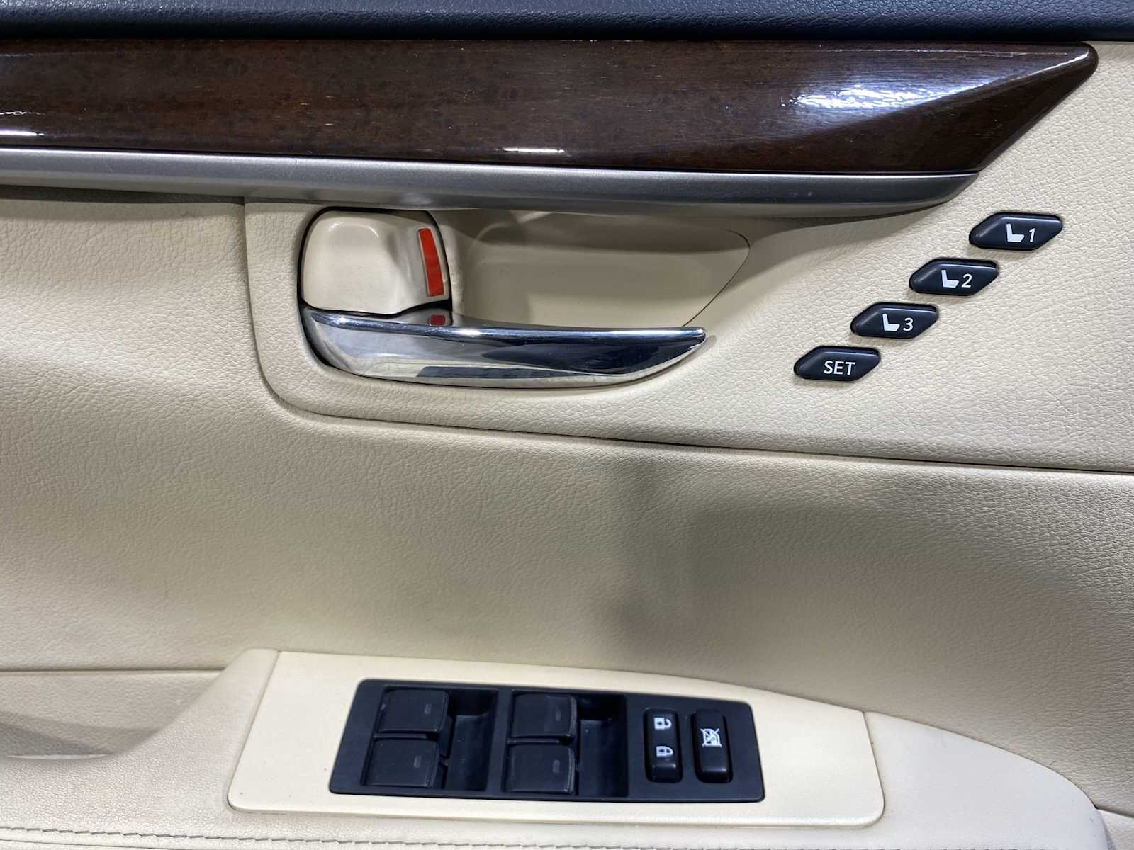 Thumbnail: 2015 Lexus ES - 23