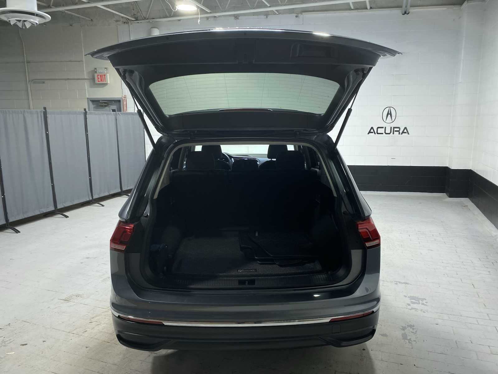 Thumbnail: 2022 Volkswagen Tiguan - 19