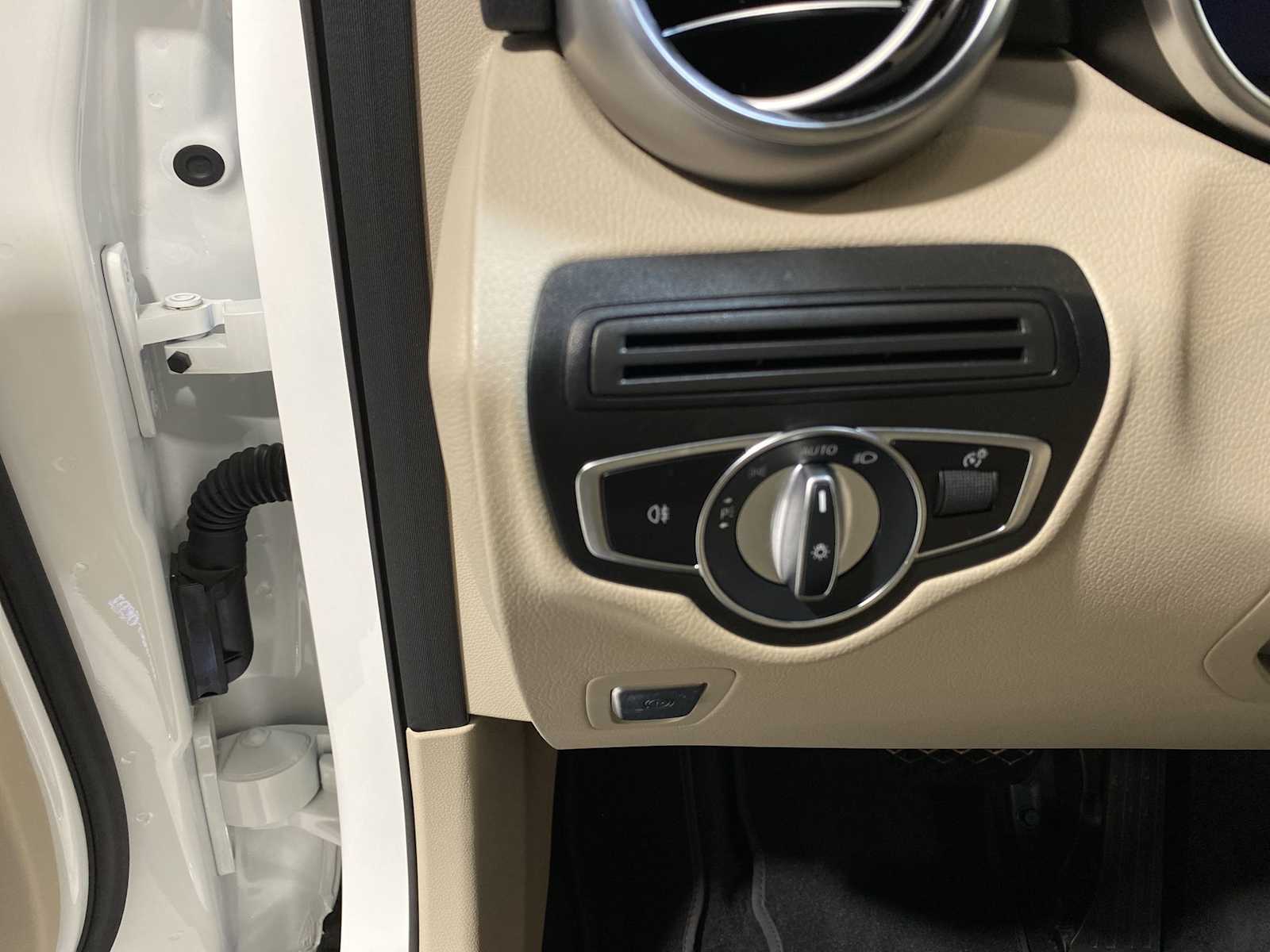 2021 Mercedes-Benz GLC 300 24
