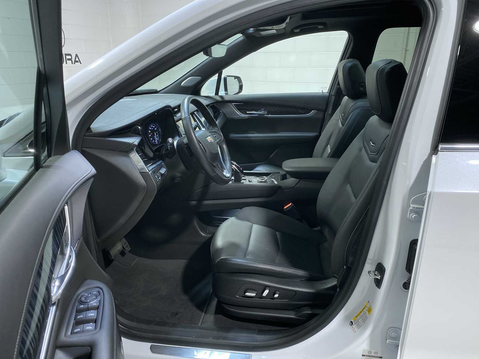 Thumbnail: 2023 Cadillac XT6 - 2