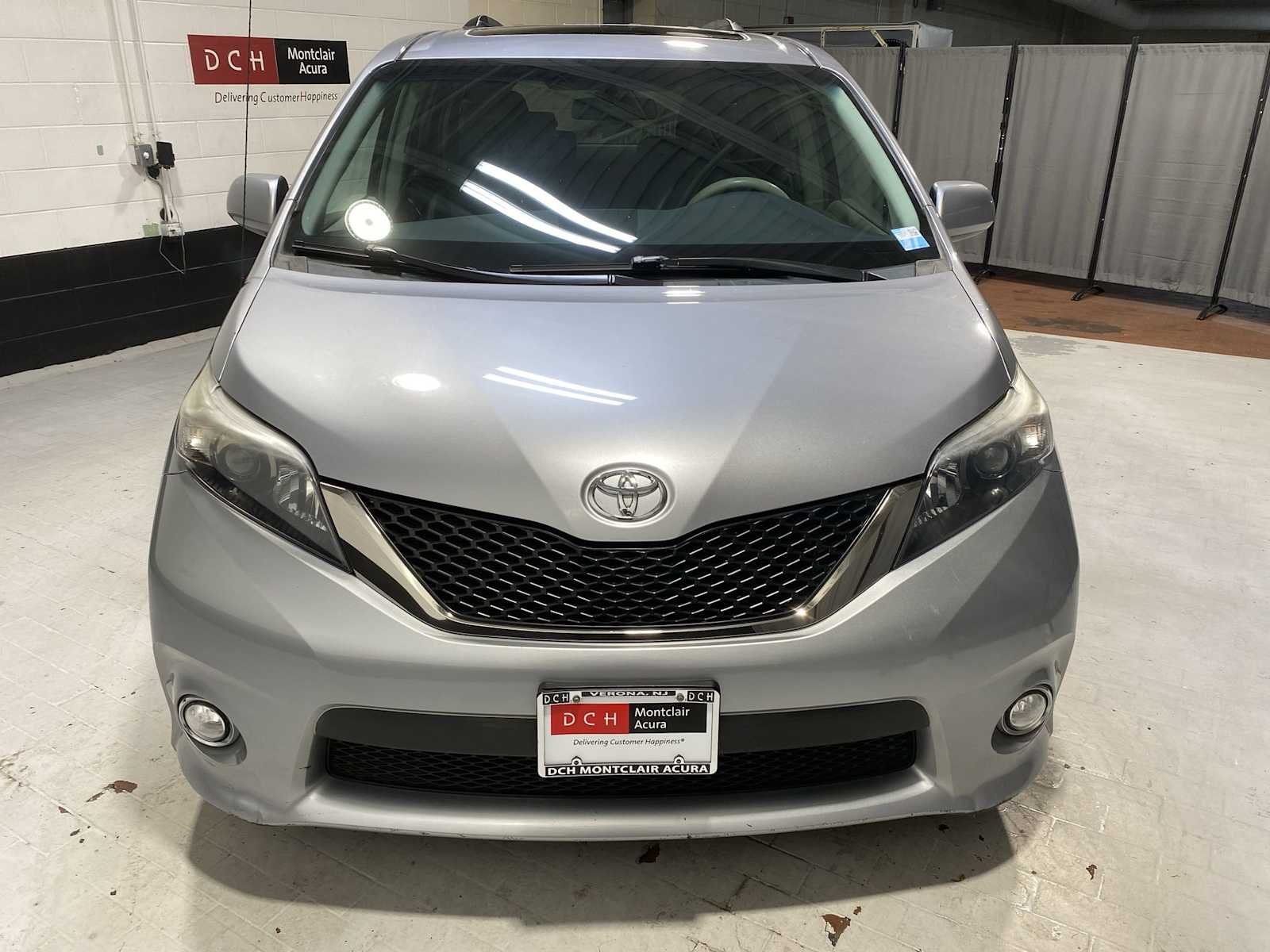 Thumbnail: 2011 Toyota Sienna - 6