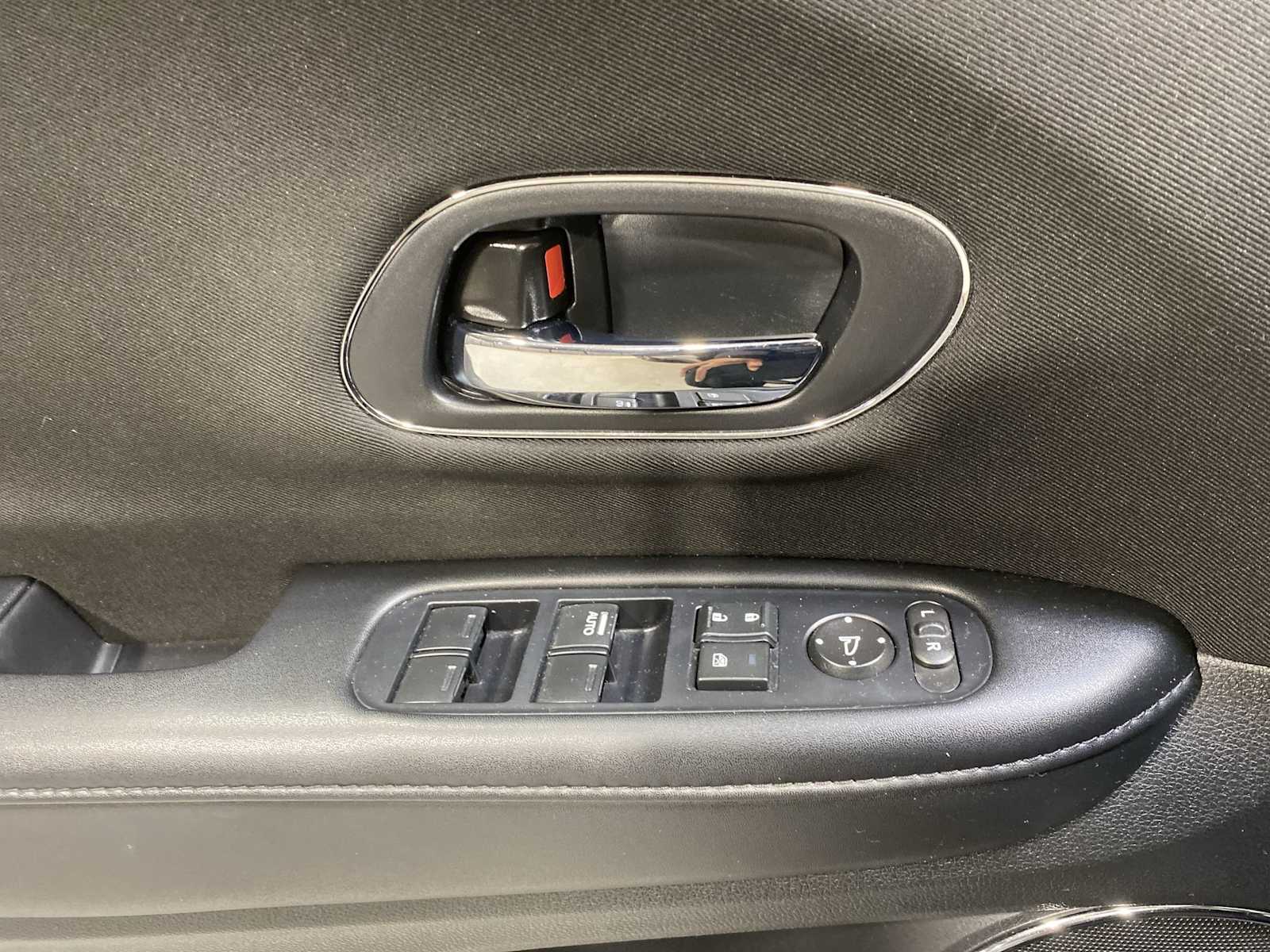 Thumbnail: 2018 Honda HR-V - 23