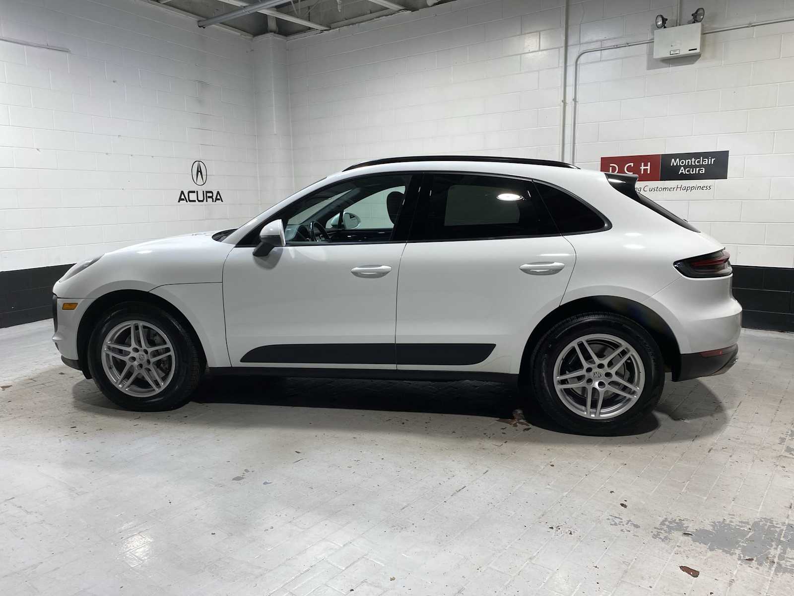 Thumbnail: 2020 Porsche Macan - 3