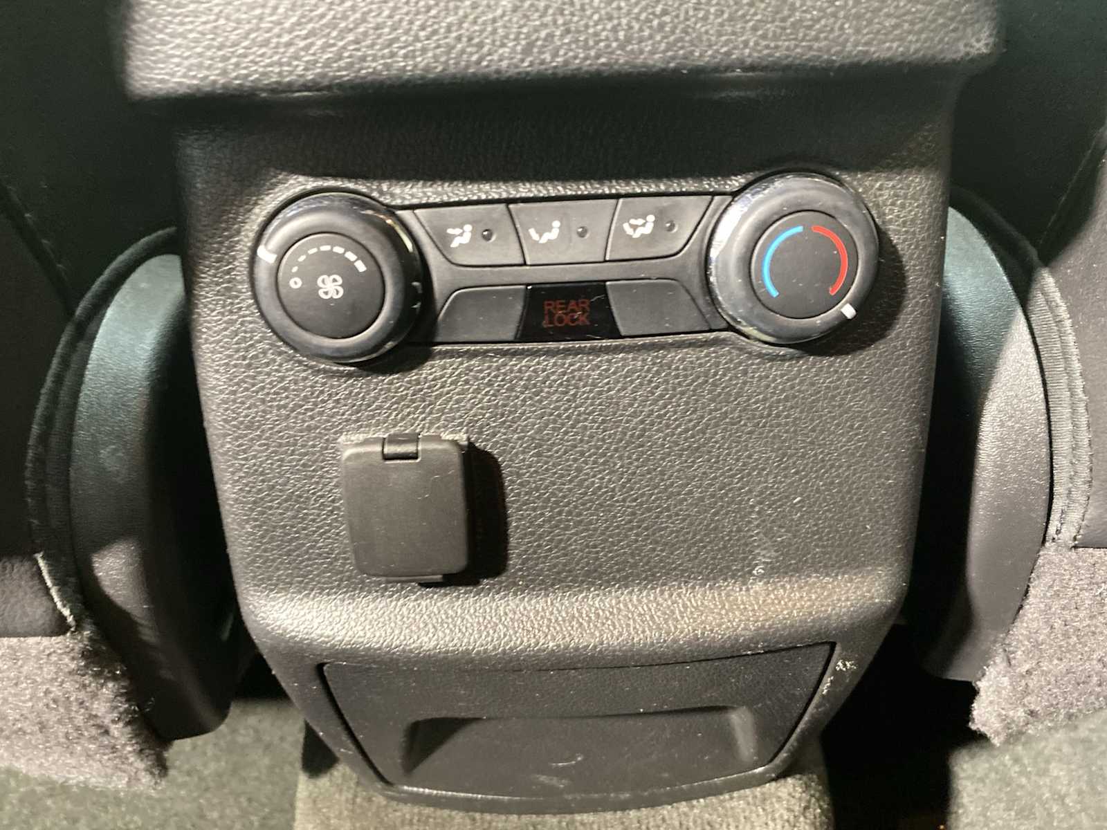 Thumbnail: 2014 Ford Explorer - 25