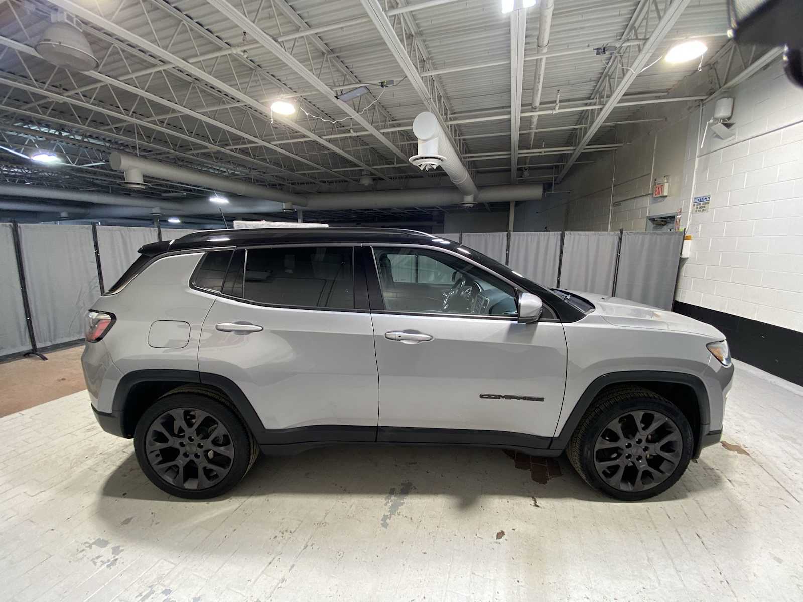 Thumbnail: 2020 Jeep Compass - 28