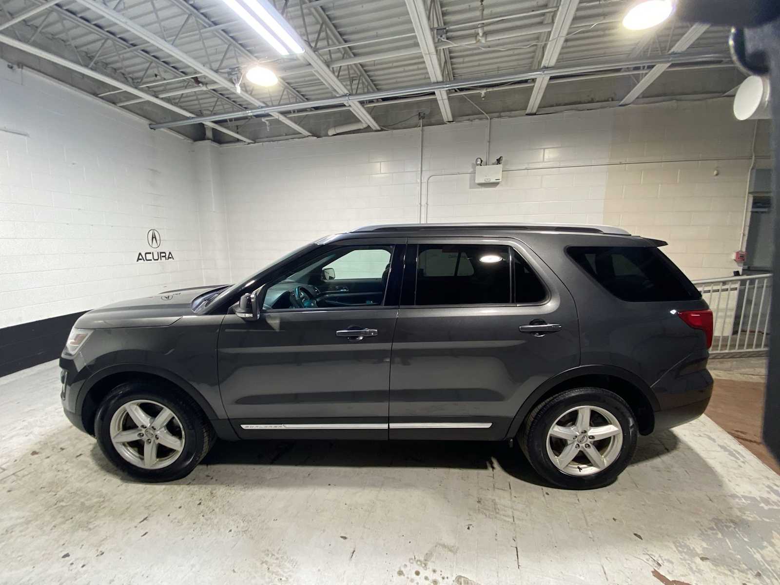 Thumbnail: 2017 Ford Explorer - 3