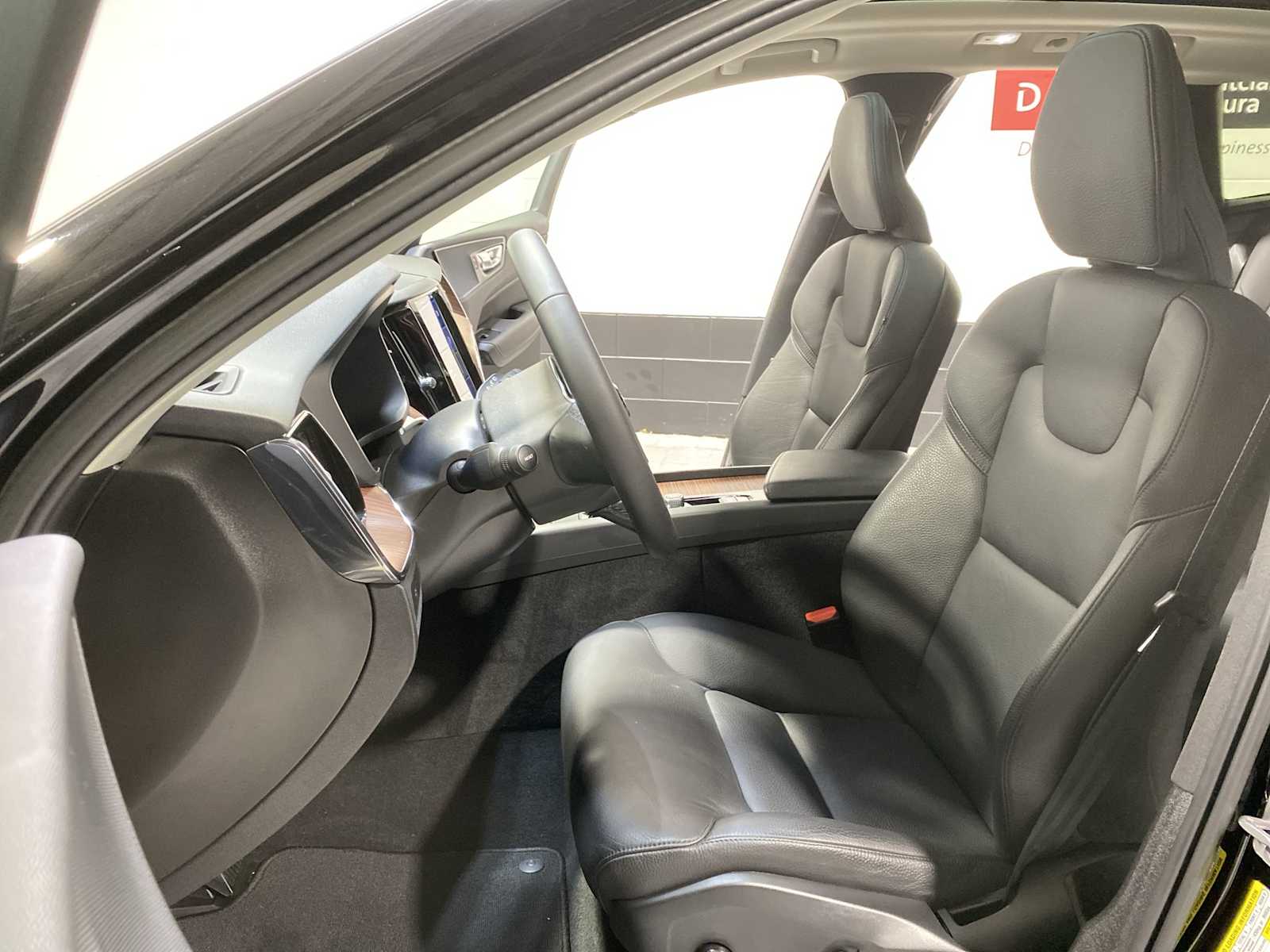 Thumbnail: 2023 Volvo XC60 - 11