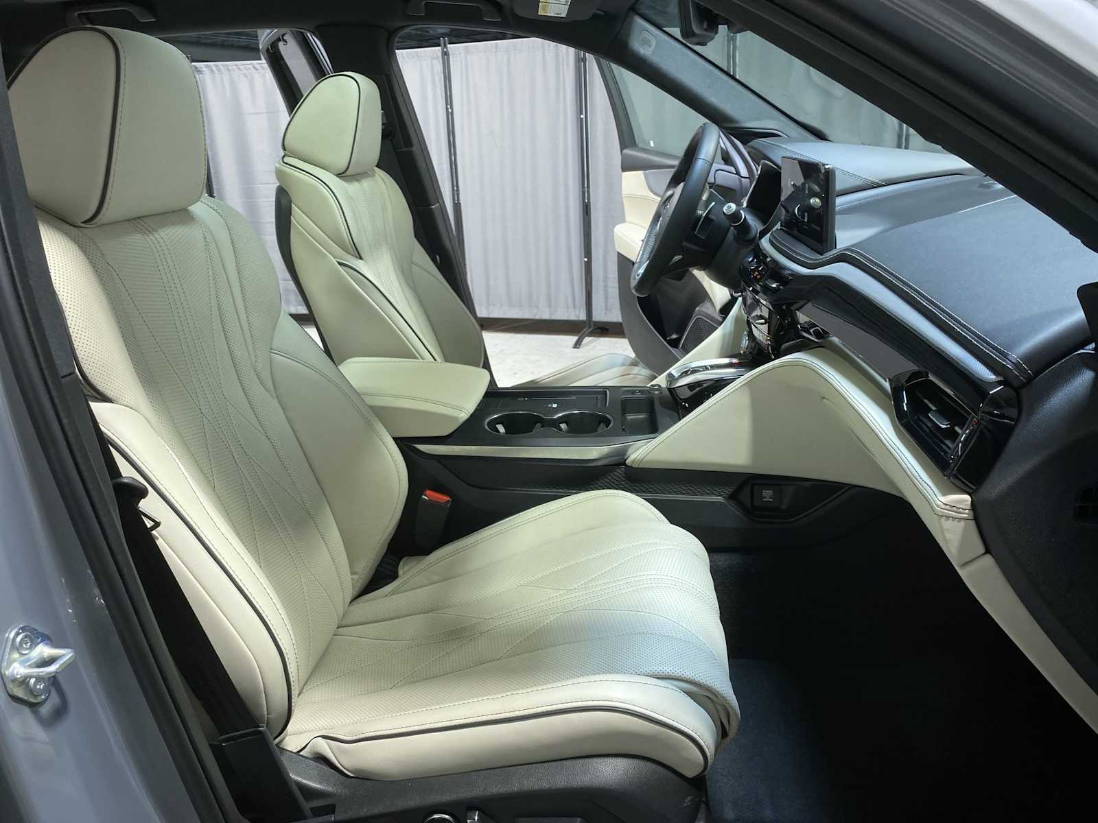 Thumbnail: 2025 Acura MDX - 14