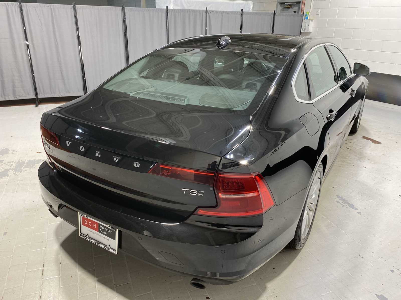 Thumbnail: 2018 Volvo S90 - 26