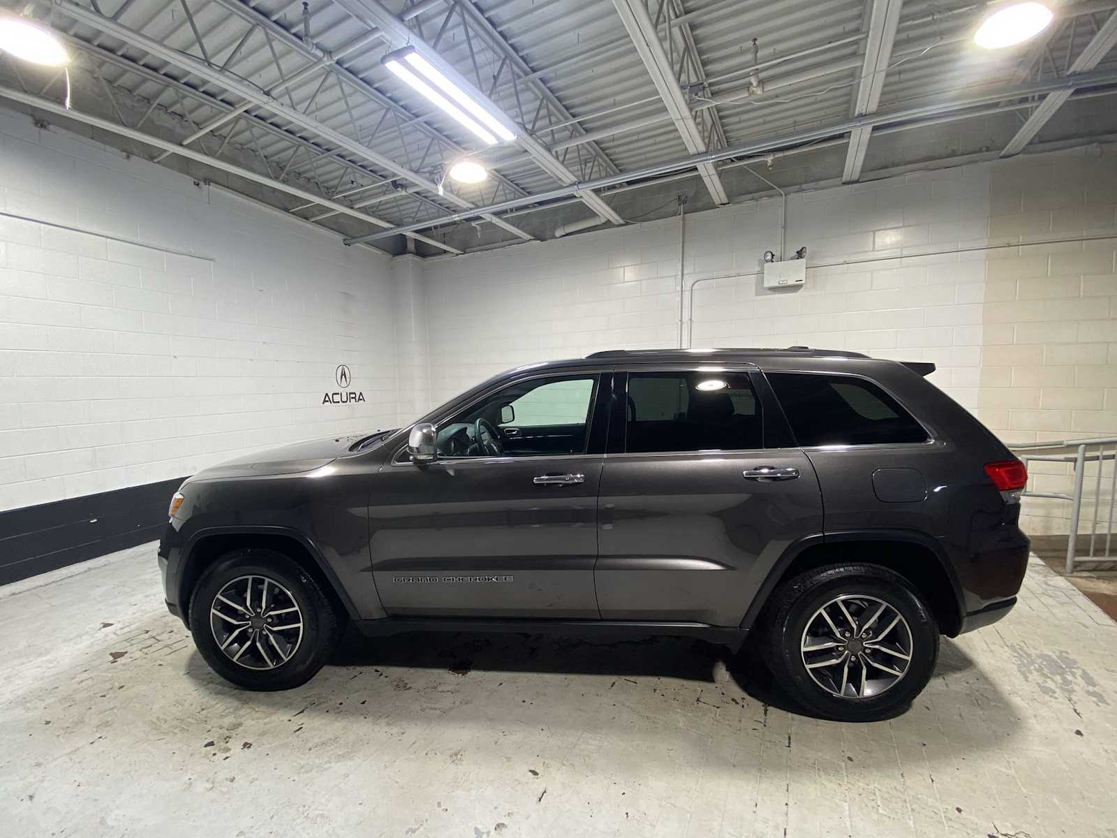 Thumbnail: 2019 Jeep Grand Cherokee - 3
