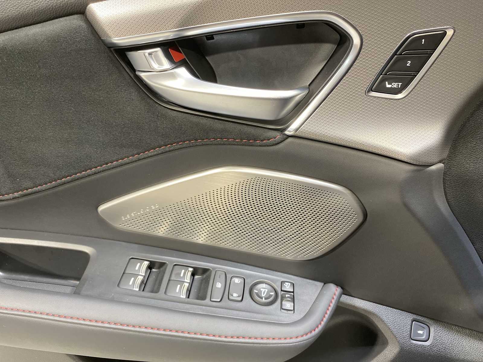 Thumbnail: 2025 Acura RDX - 23