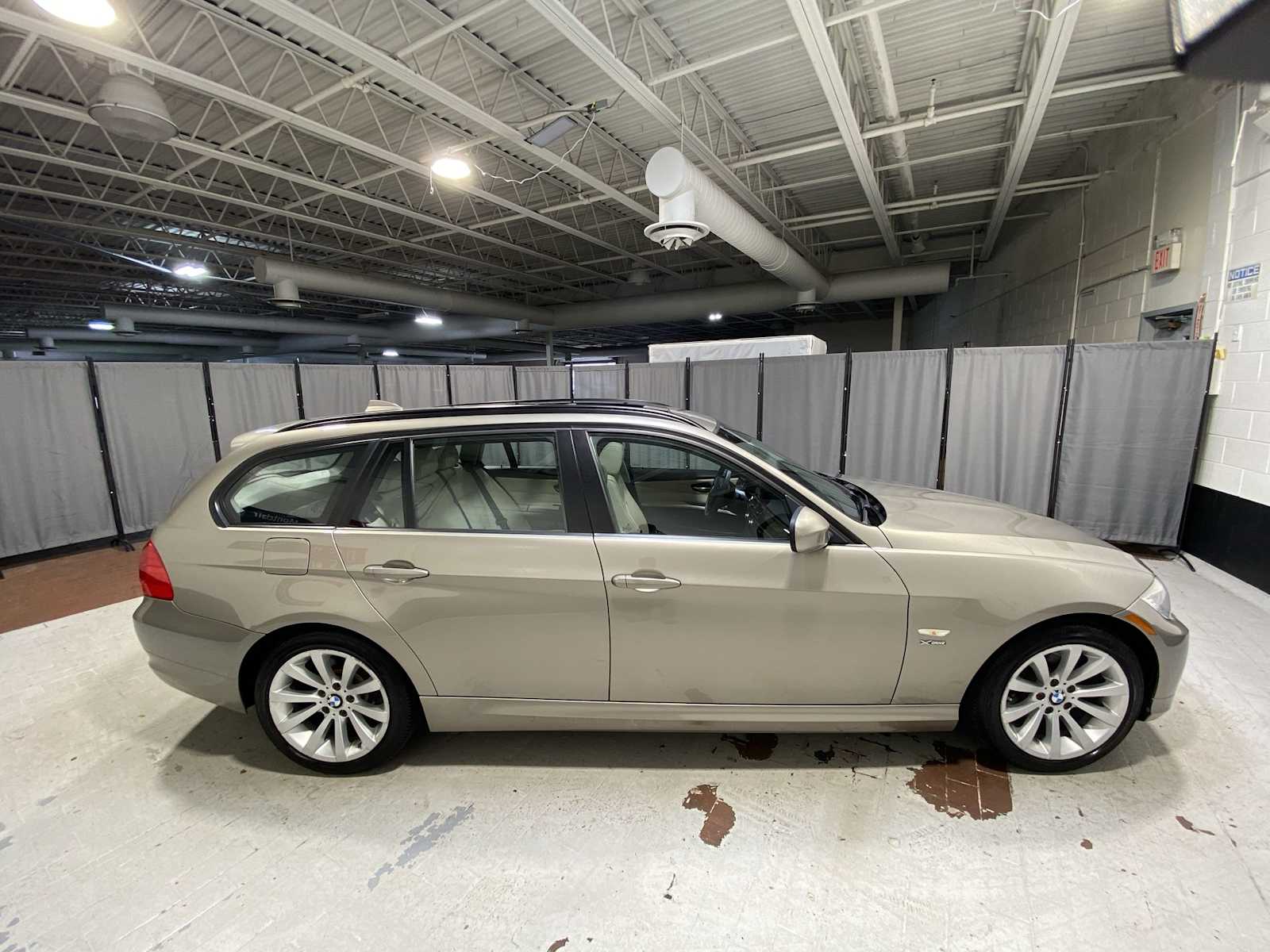 Thumbnail: 2012 BMW 3 Series - 27