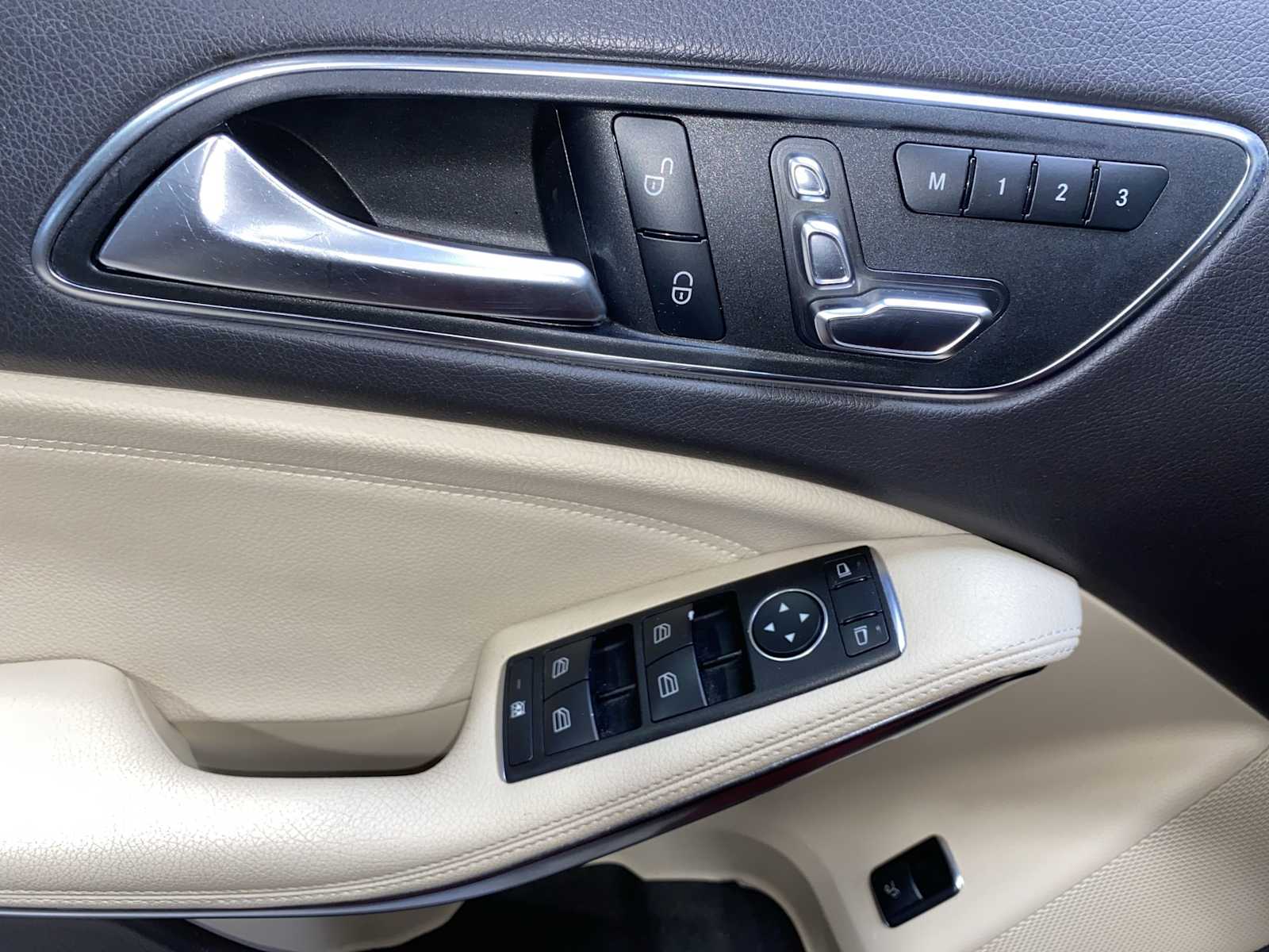 Thumbnail: 2018 Mercedes-Benz GLA - 23