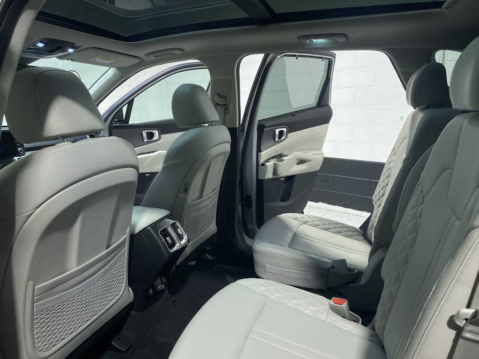 Thumbnail: 2023 Kia Sorento - 12