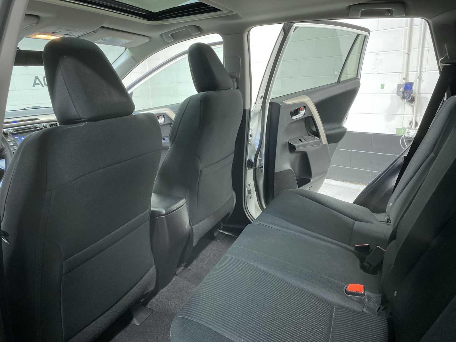 Thumbnail: 2015 Toyota RAV4 - 12