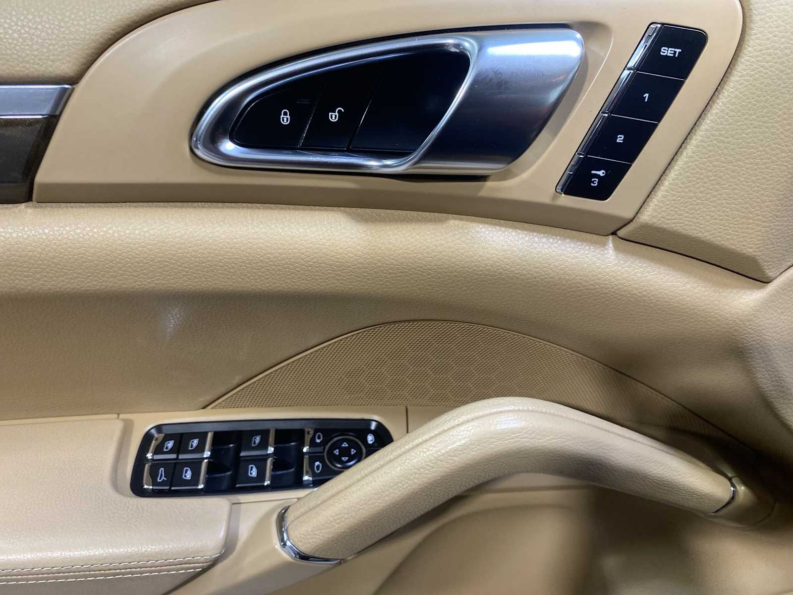 Thumbnail: 2014 Porsche Cayenne - 23