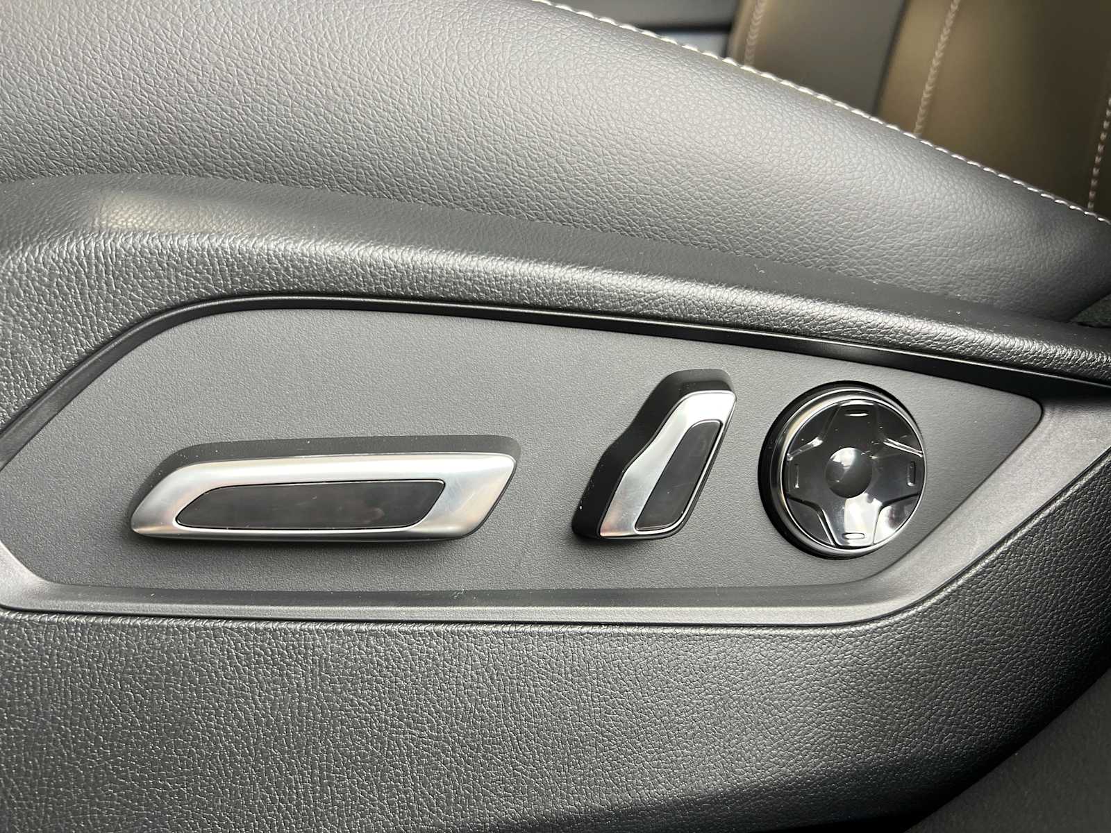 Thumbnail: 2026 Acura RDX - 18