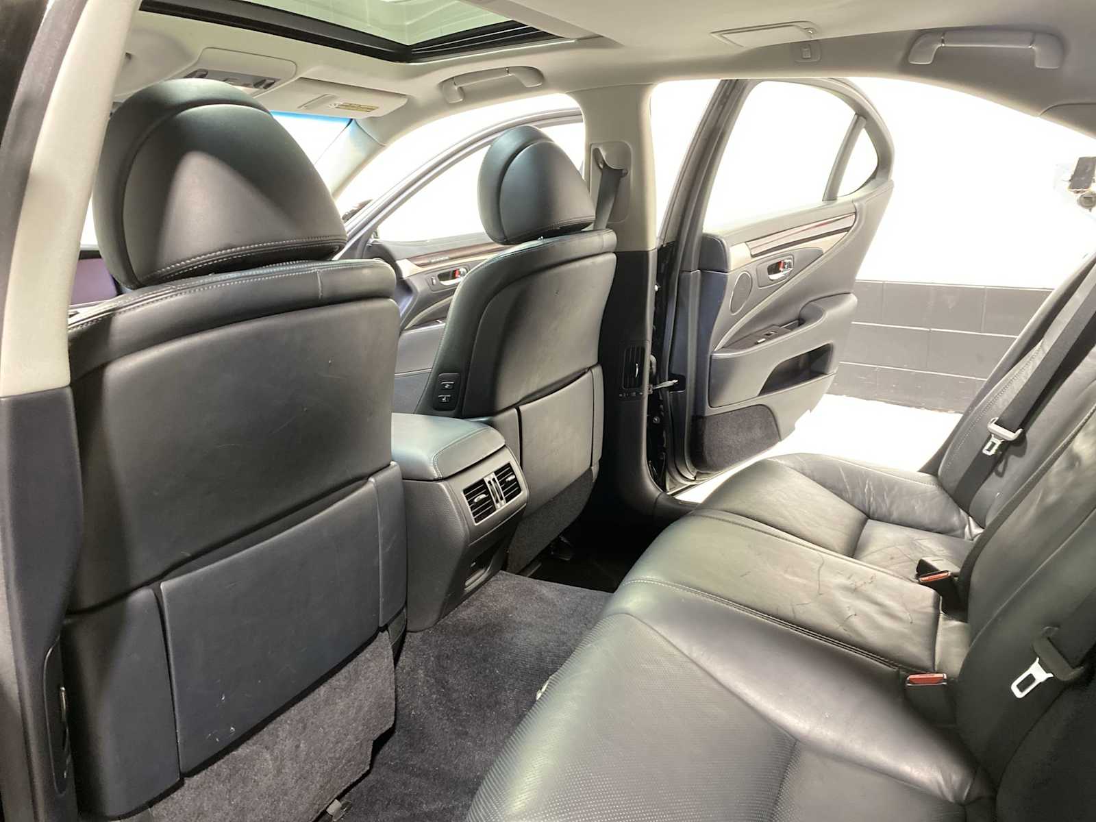 Thumbnail: 2014 Lexus LS - 12