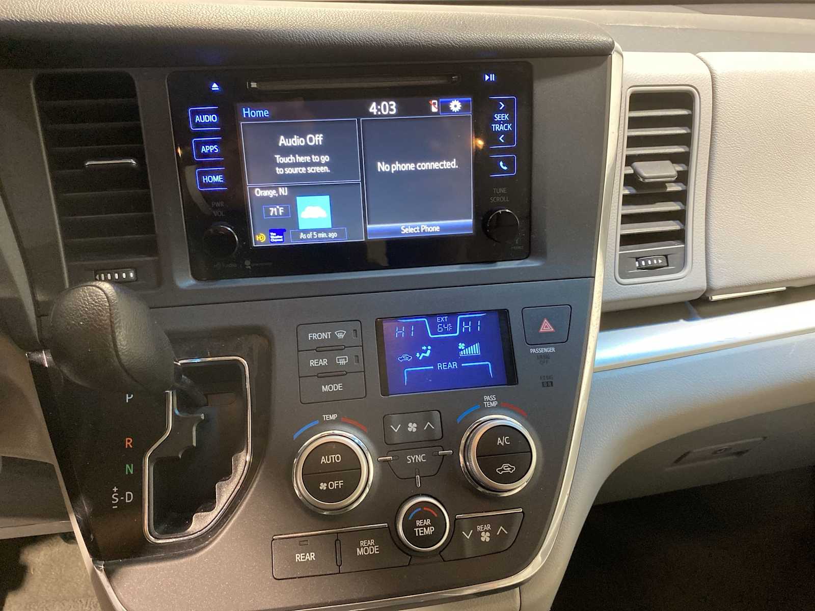 Thumbnail: 2015 Toyota Sienna - 16