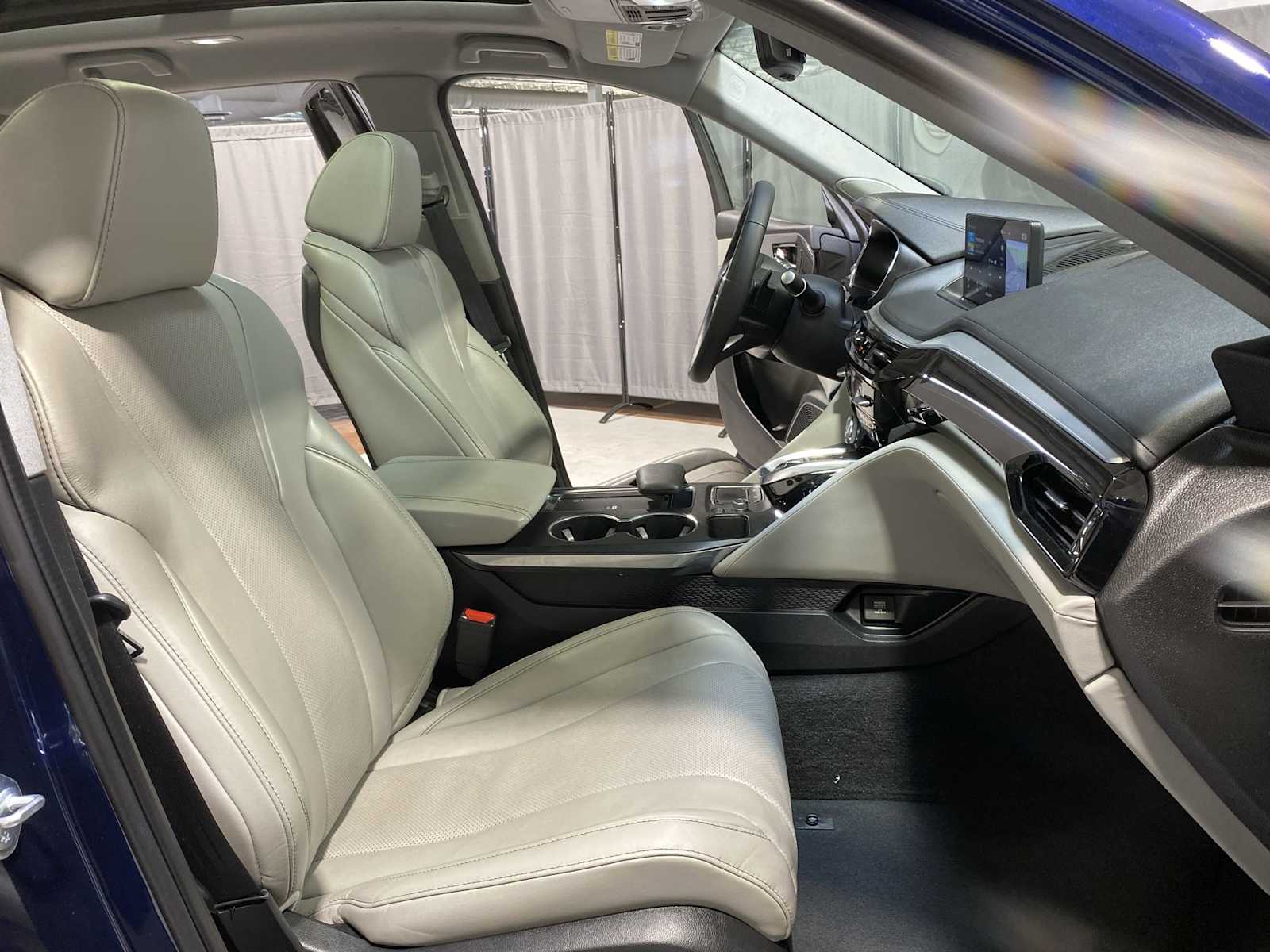 Thumbnail: 2022 Acura MDX - 14