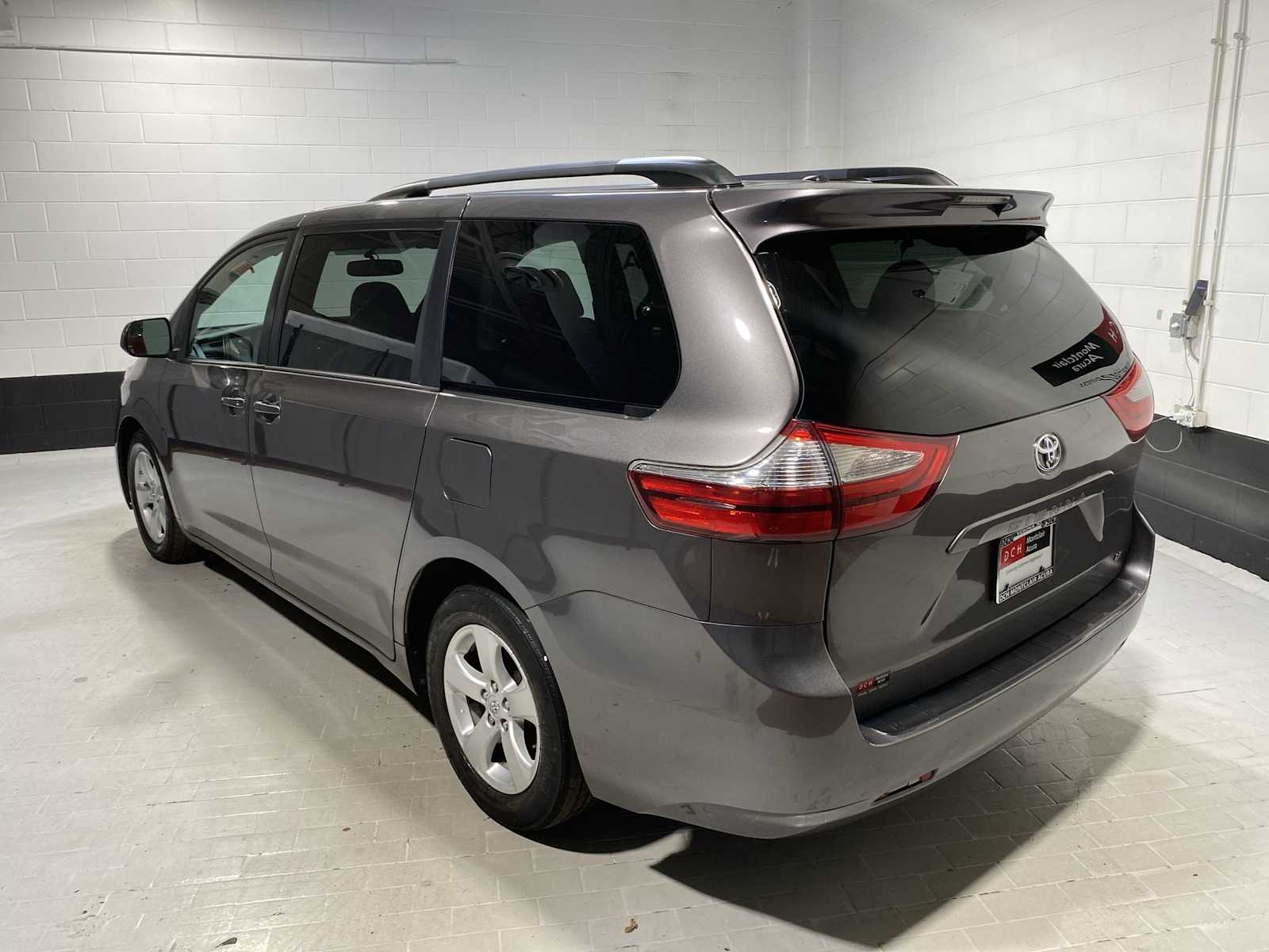Thumbnail: 2015 Toyota Sienna - 4