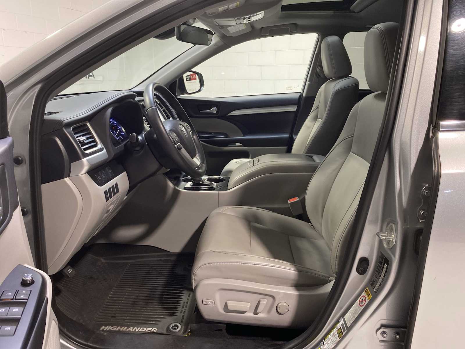 Thumbnail: 2019 Toyota Highlander - 2