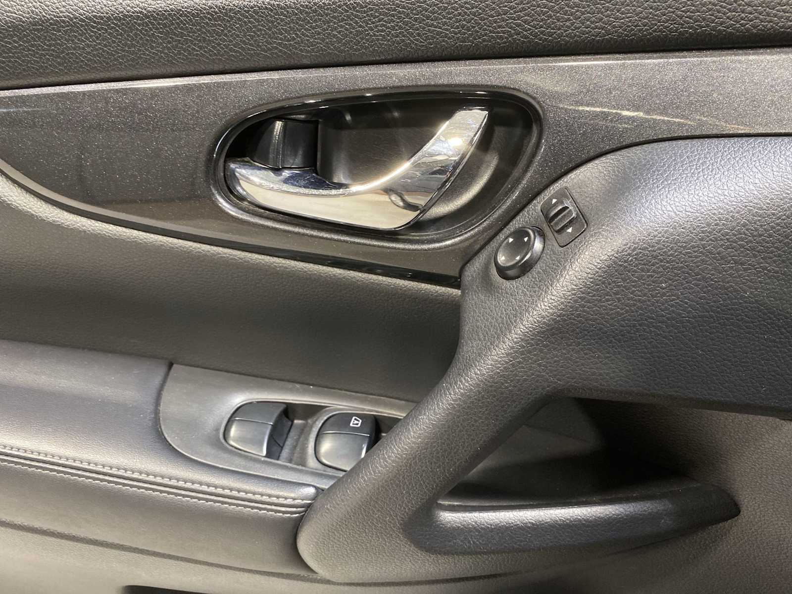 Thumbnail: 2019 Nissan Rogue - 23