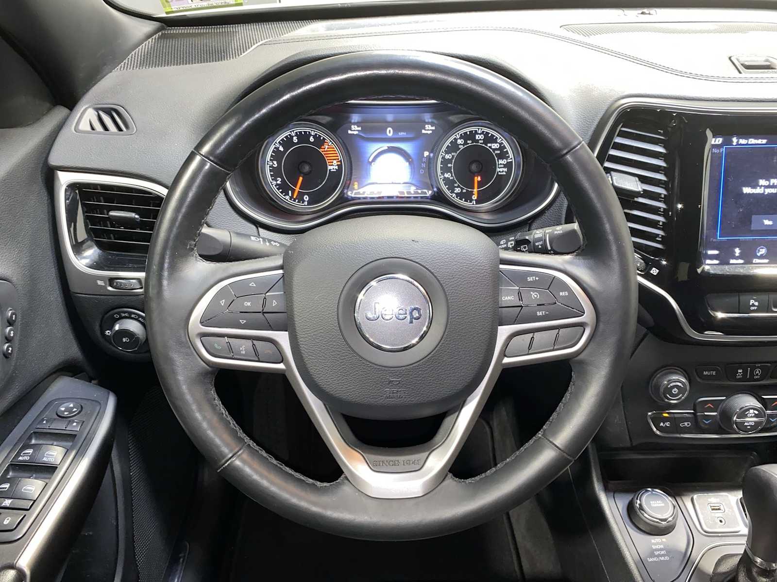 Thumbnail: 2019 Jeep Cherokee - 15