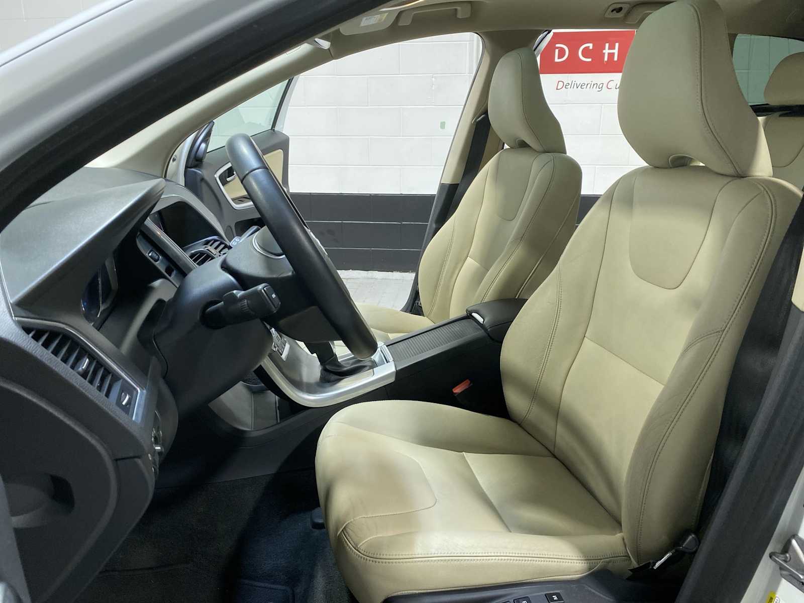 Thumbnail: 2016 Volvo XC60 - 11