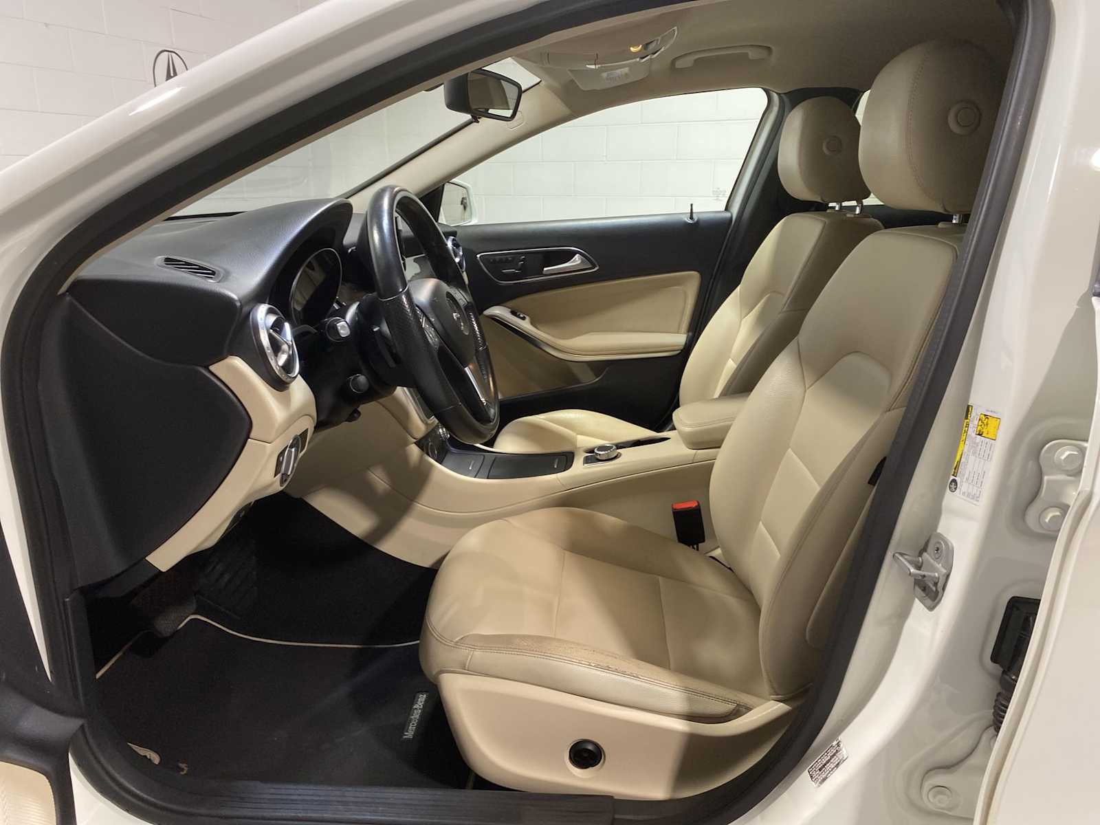 Thumbnail: 2015 Mercedes-Benz GLA - 2