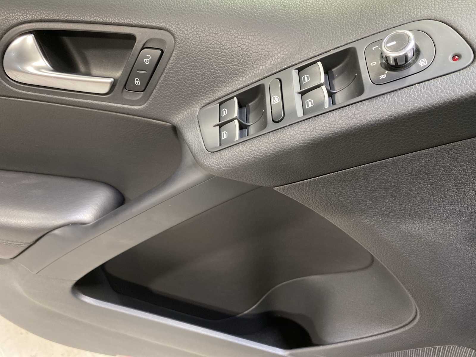 Thumbnail: 2014 Volkswagen Tiguan - 23