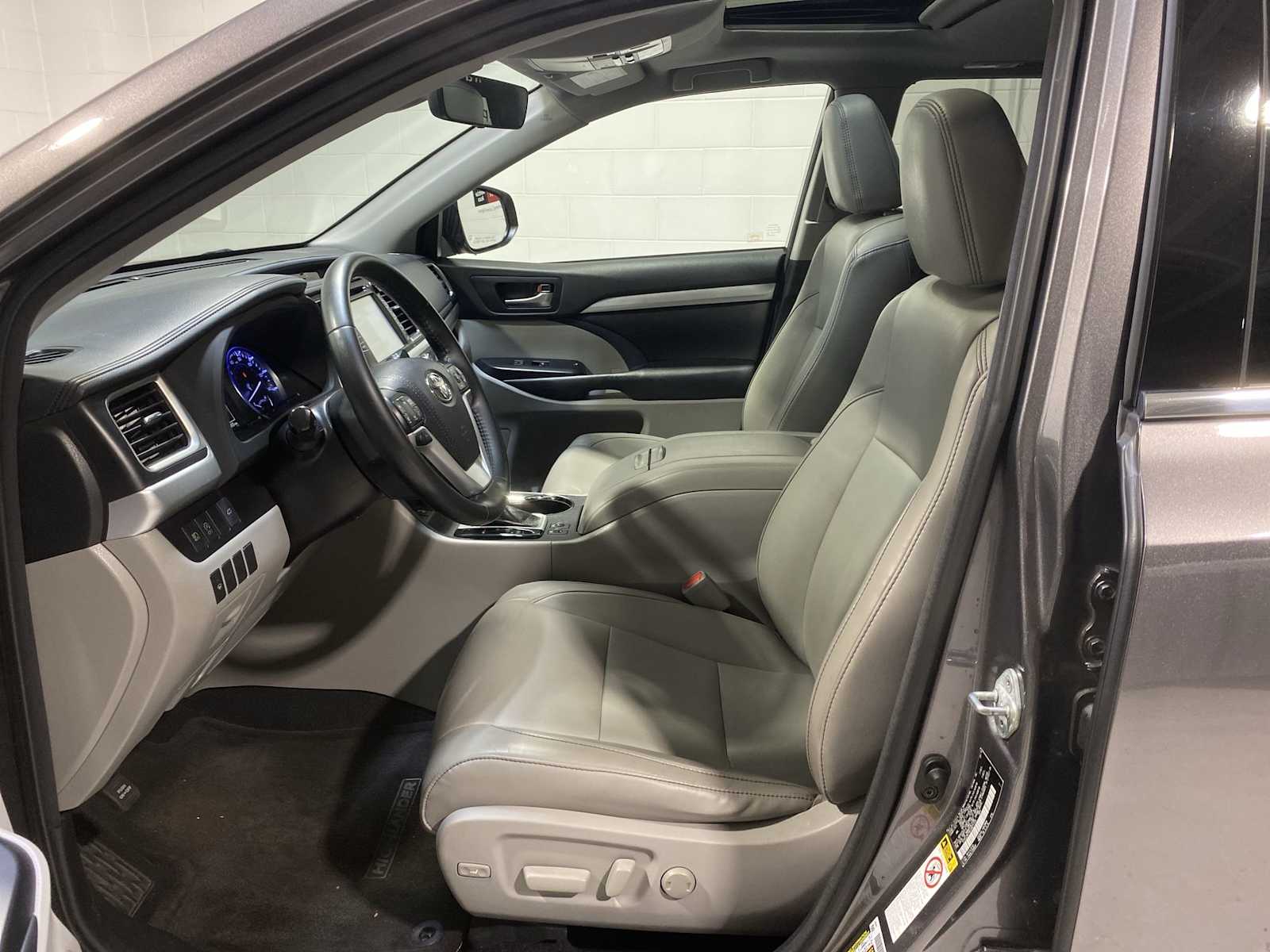 Thumbnail: 2018 Toyota Highlander - 2