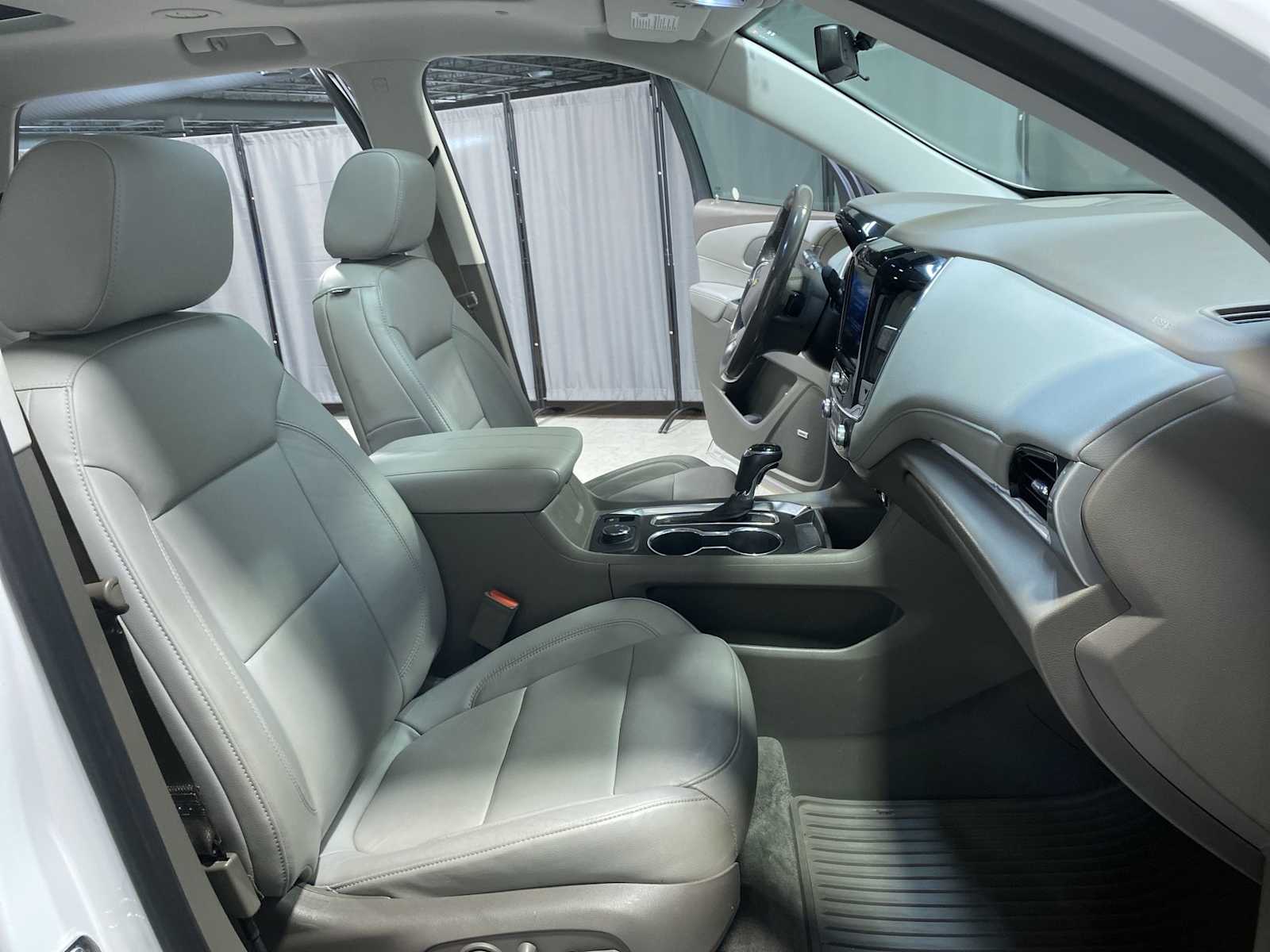 Thumbnail: 2020 Chevrolet Traverse - 14