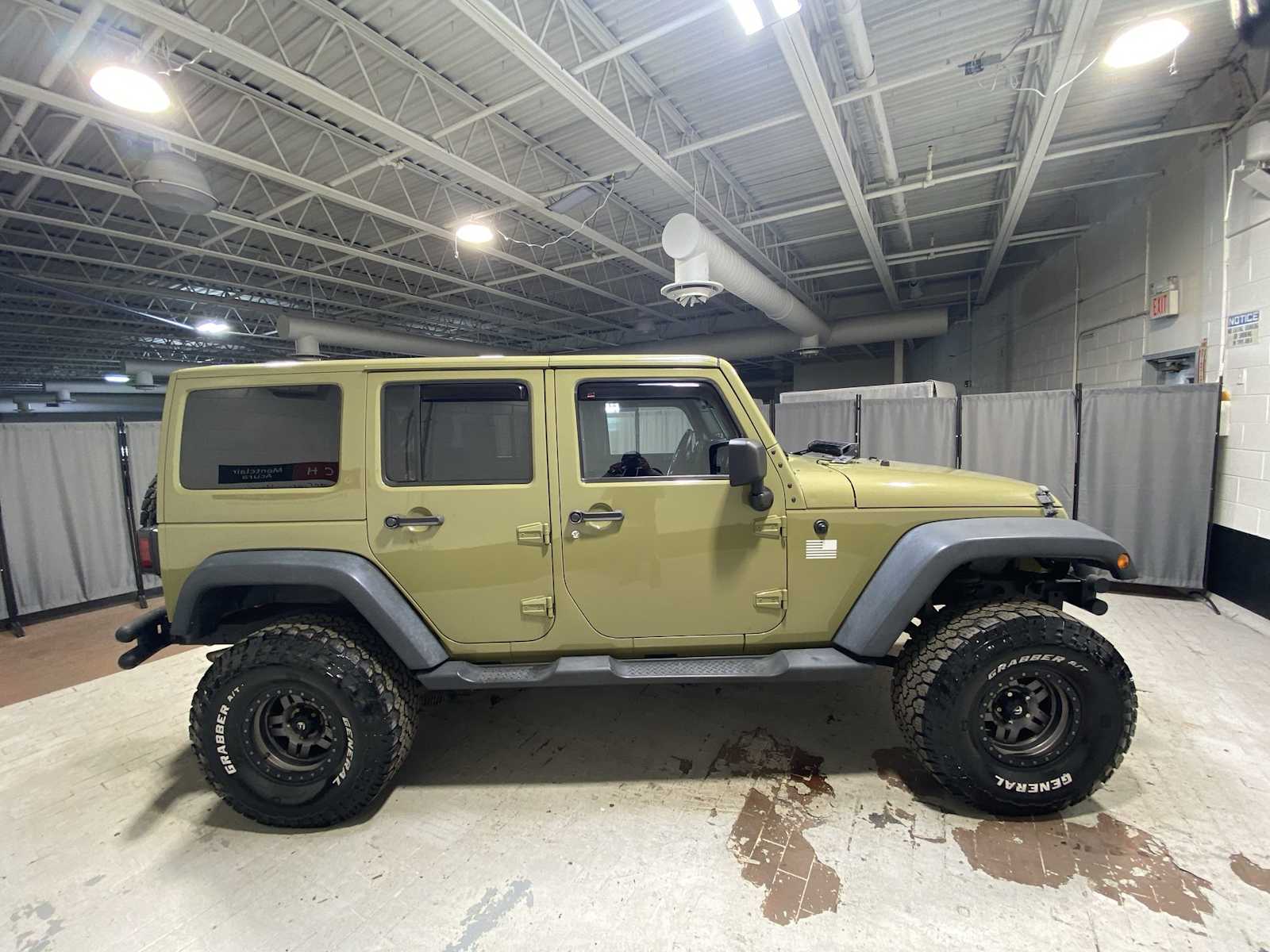 Thumbnail: 2013 Jeep Wrangler - 27
