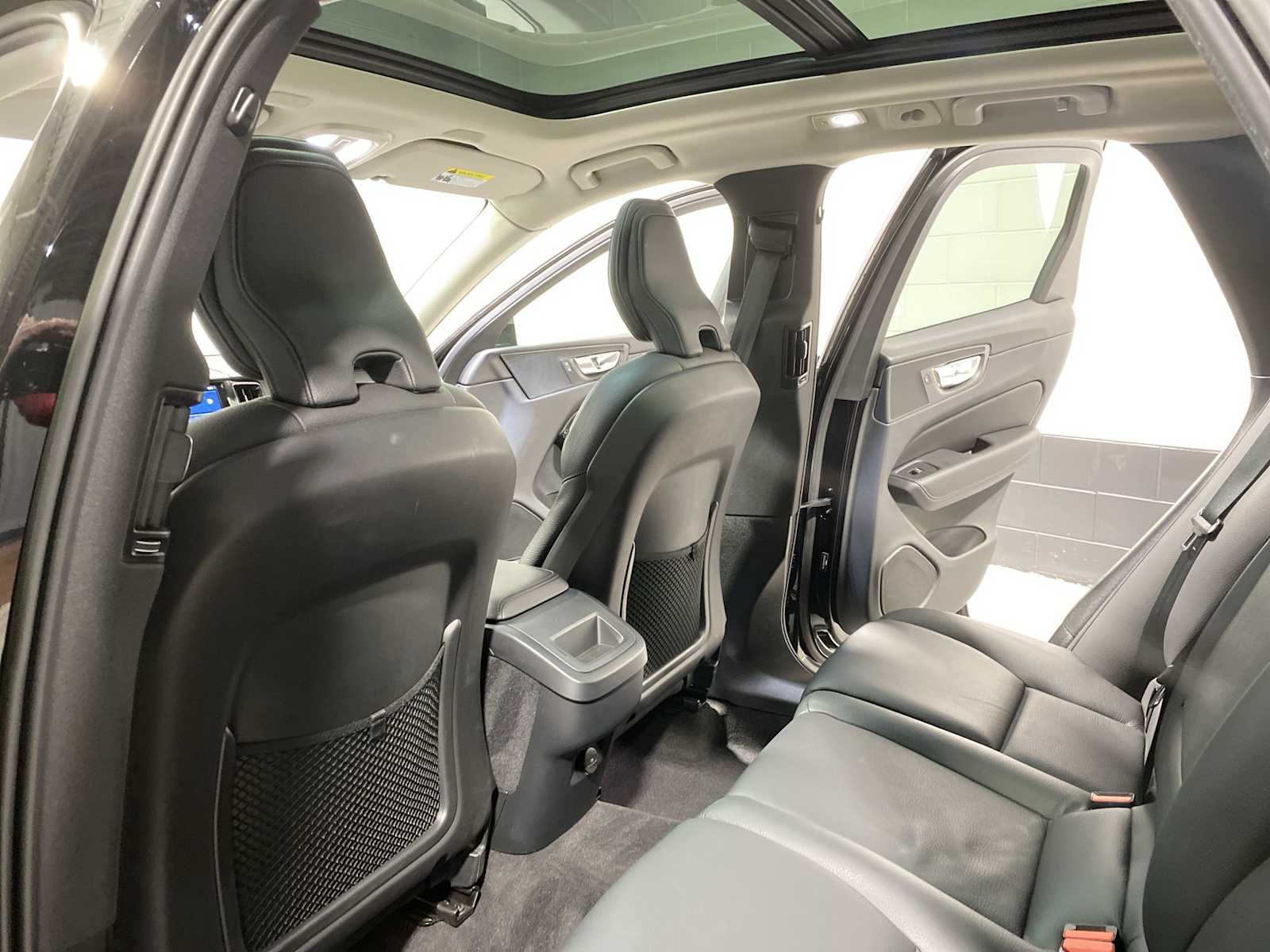 Thumbnail: 2023 Volvo XC60 - 12