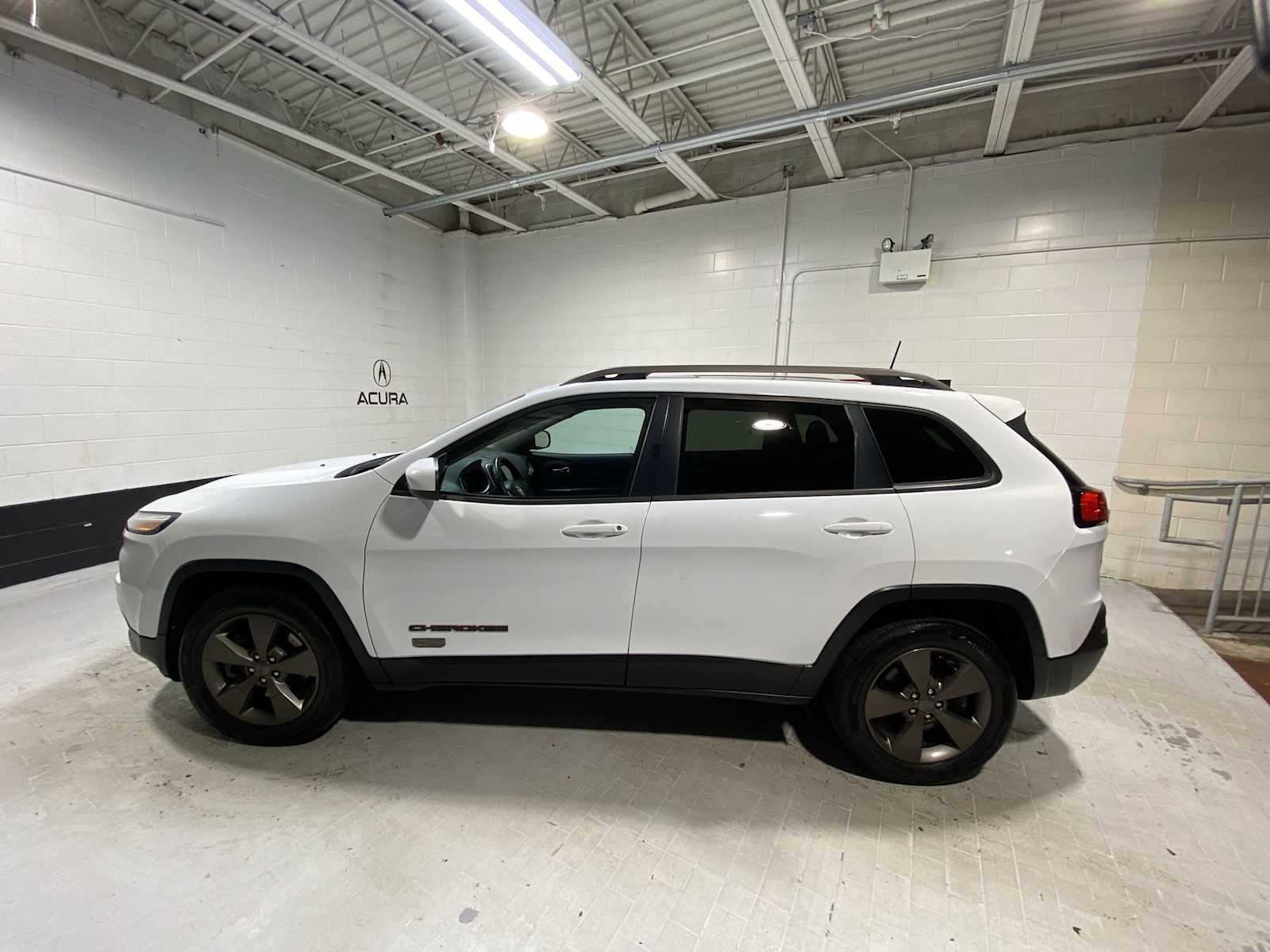 Thumbnail: 2016 Jeep Cherokee - 3