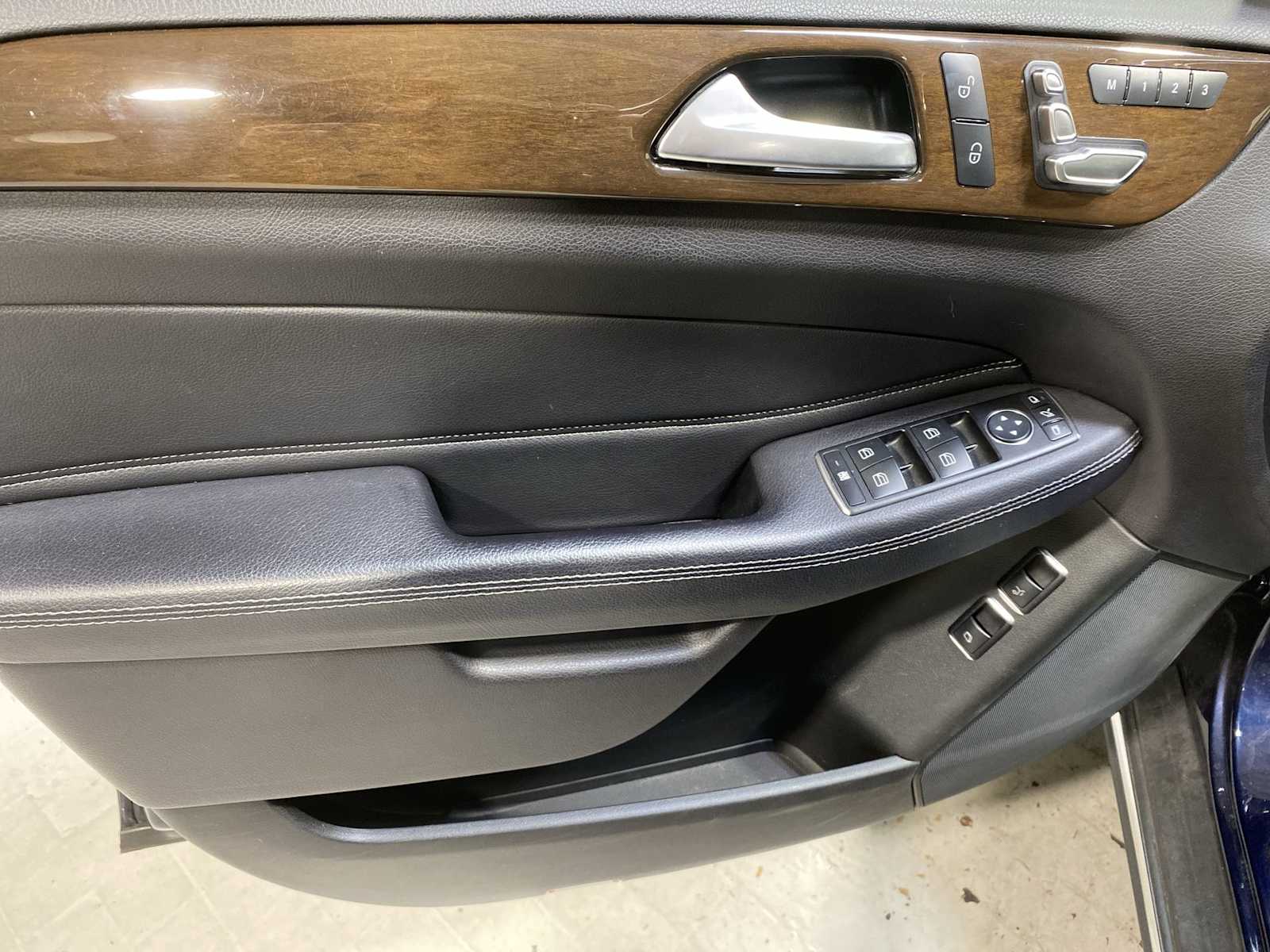 Thumbnail: 2017 Mercedes-Benz GLS - 25