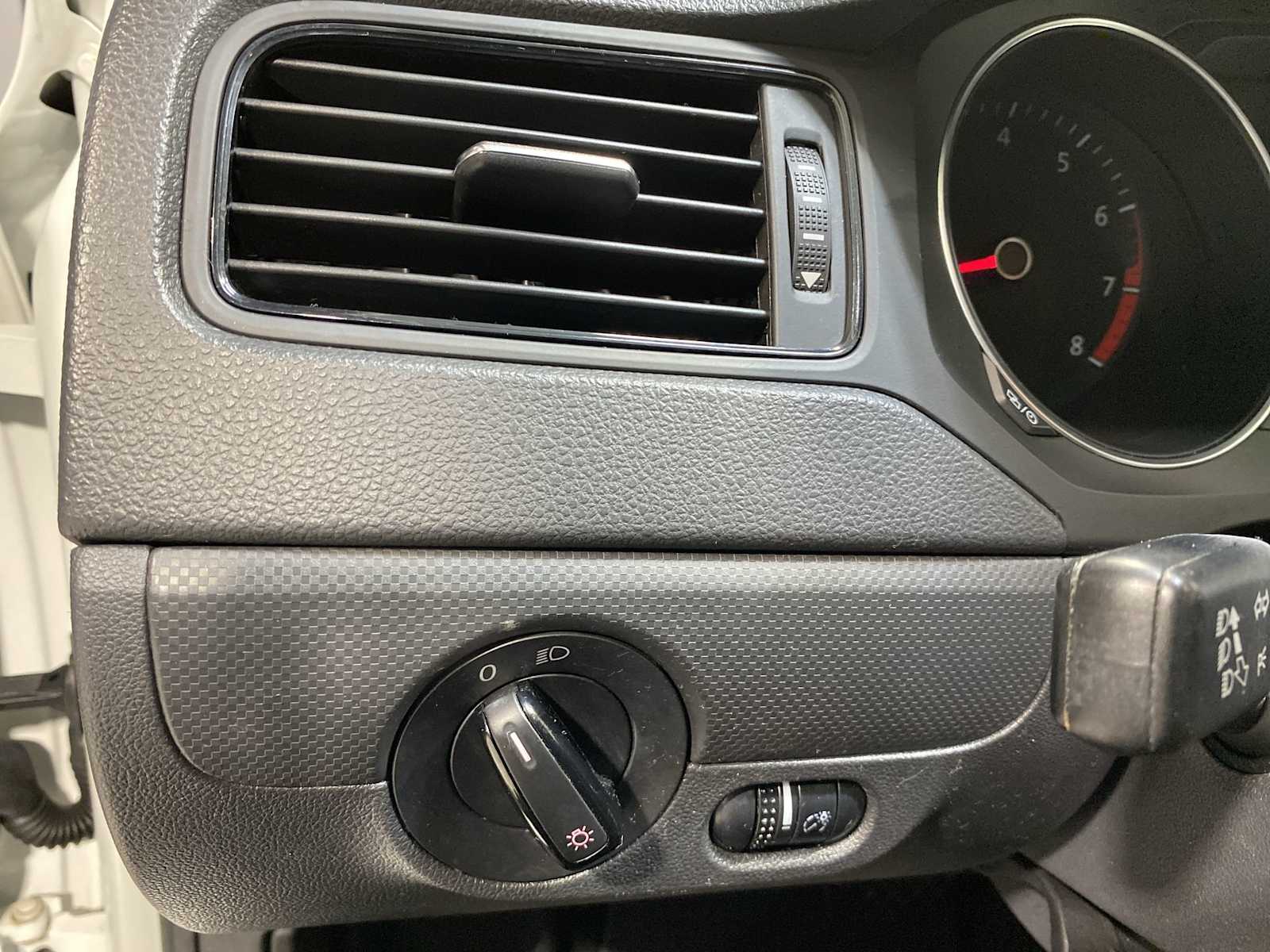 2015 Volkswagen Jetta S 23