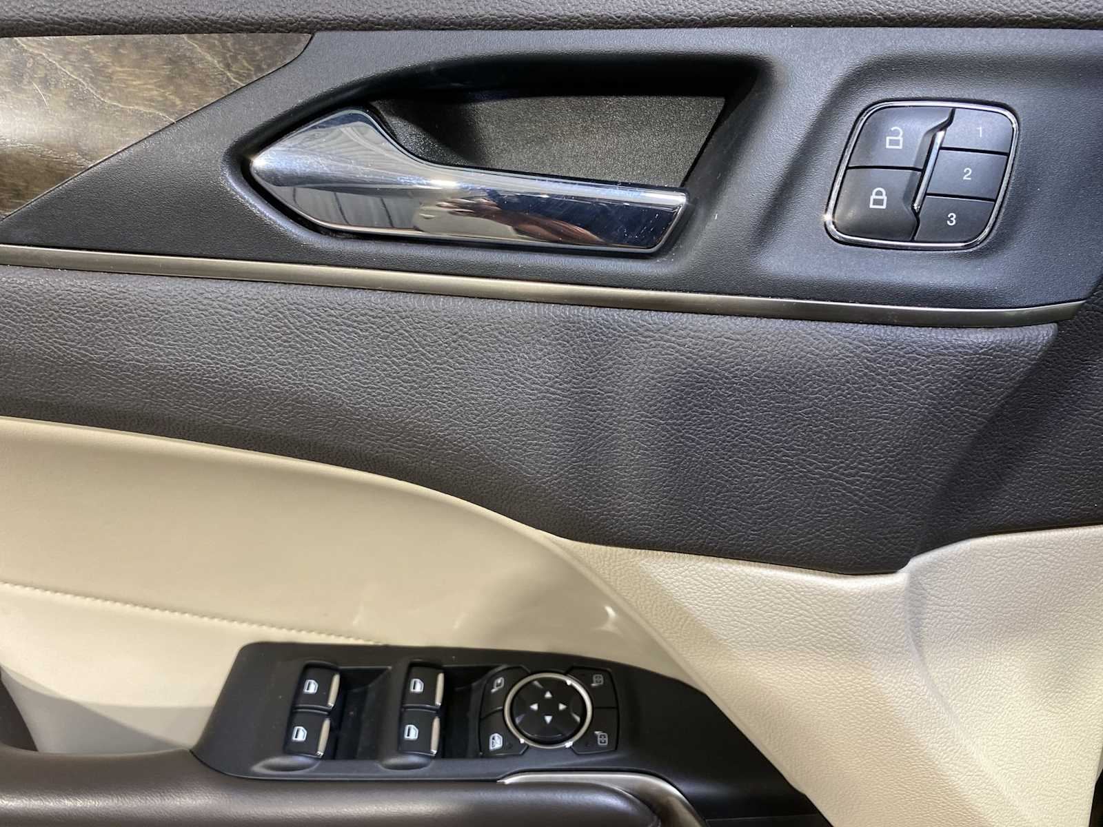 Thumbnail: 2017 Lincoln MKC - 23