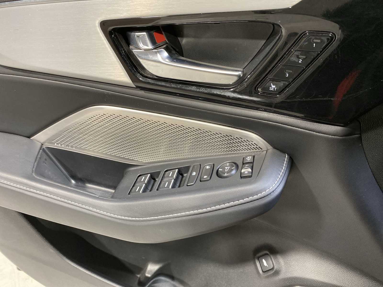 Thumbnail: 2023 Acura MDX - 23